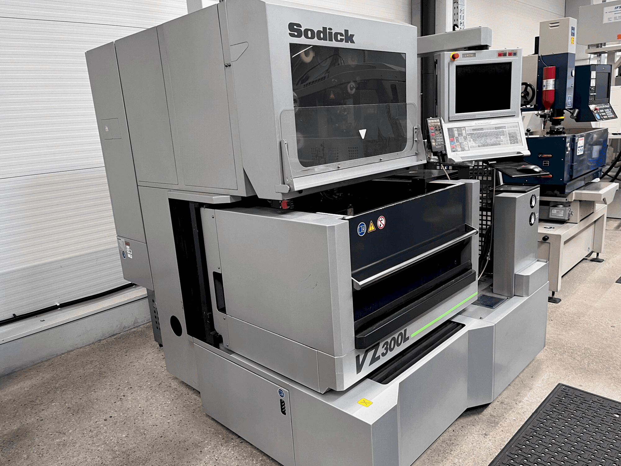 Sodick VZ 300L Mašinos vaizdas iš kairės pusės