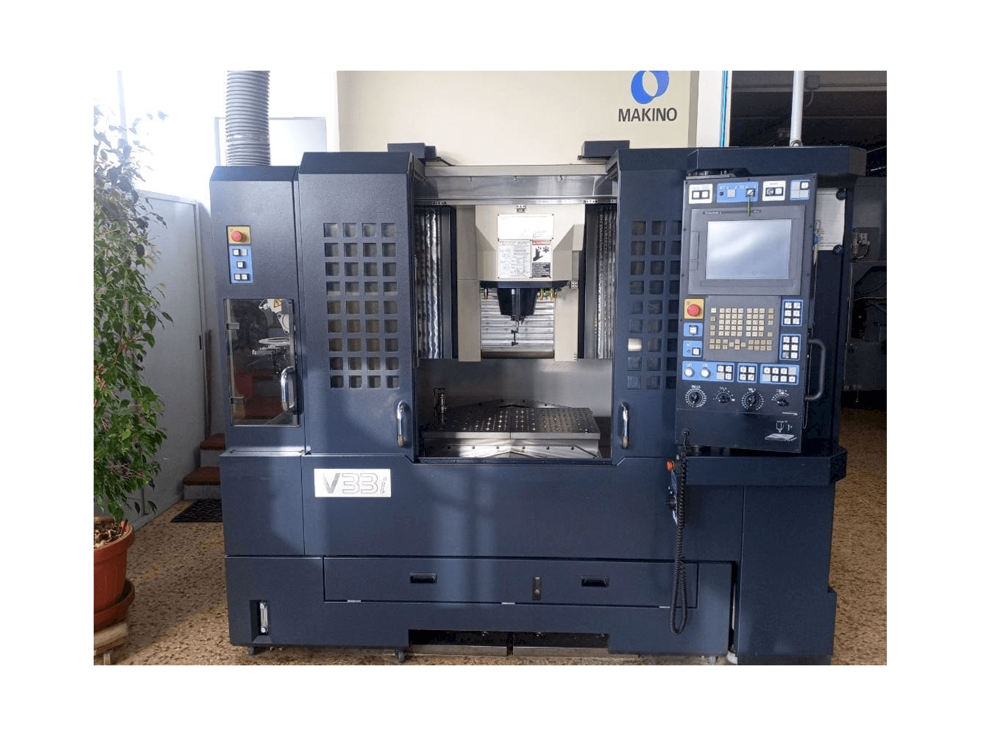 Makino V33i A15F Mašinos vaizdas iš priekio