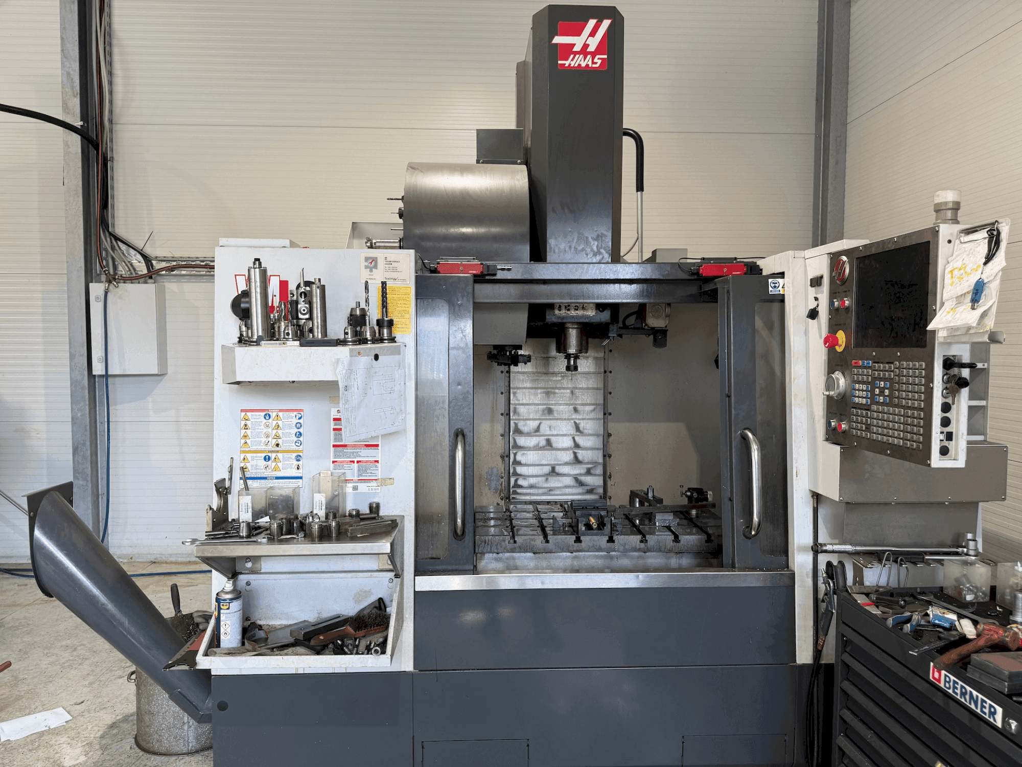 HAAS VM-2 Mašinos vaizdas iš priekio