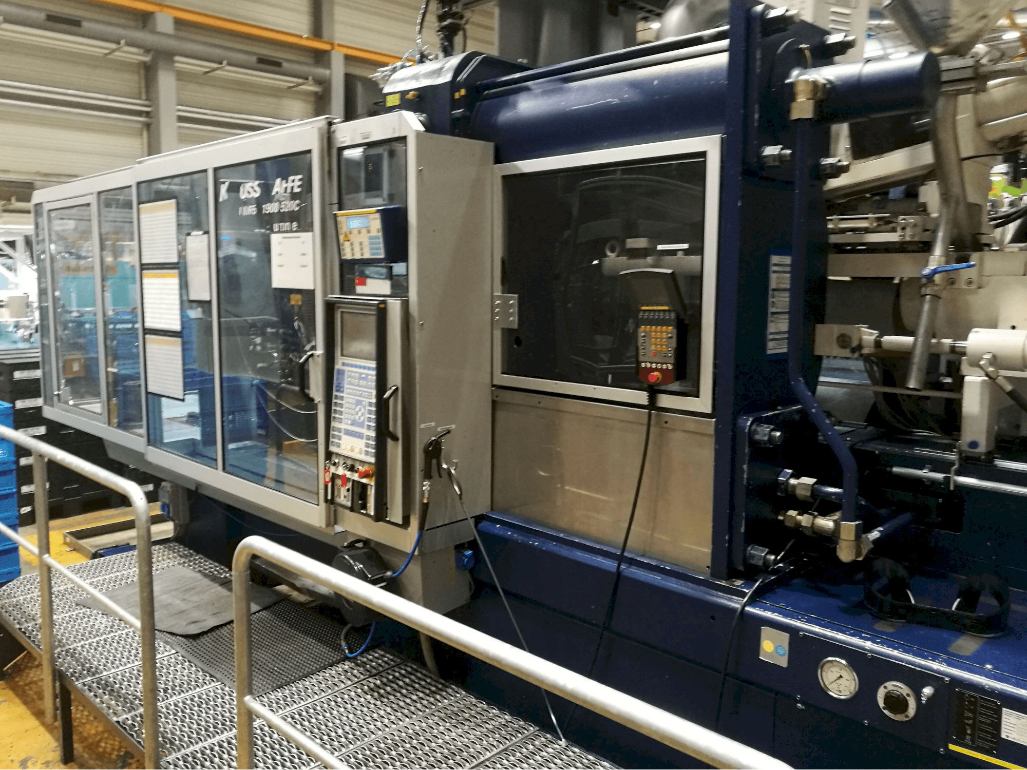 Krauss Maffei 650-1900-520 CZ Mašinos dešinės pusės vaizdas