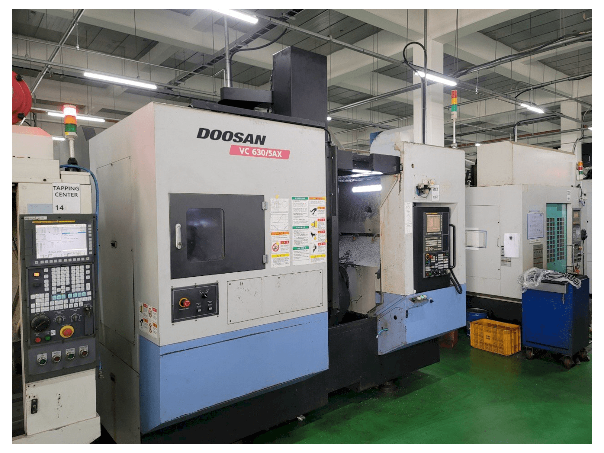 Doosan VC 630/5AX Mašinos vaizdas iš priekio