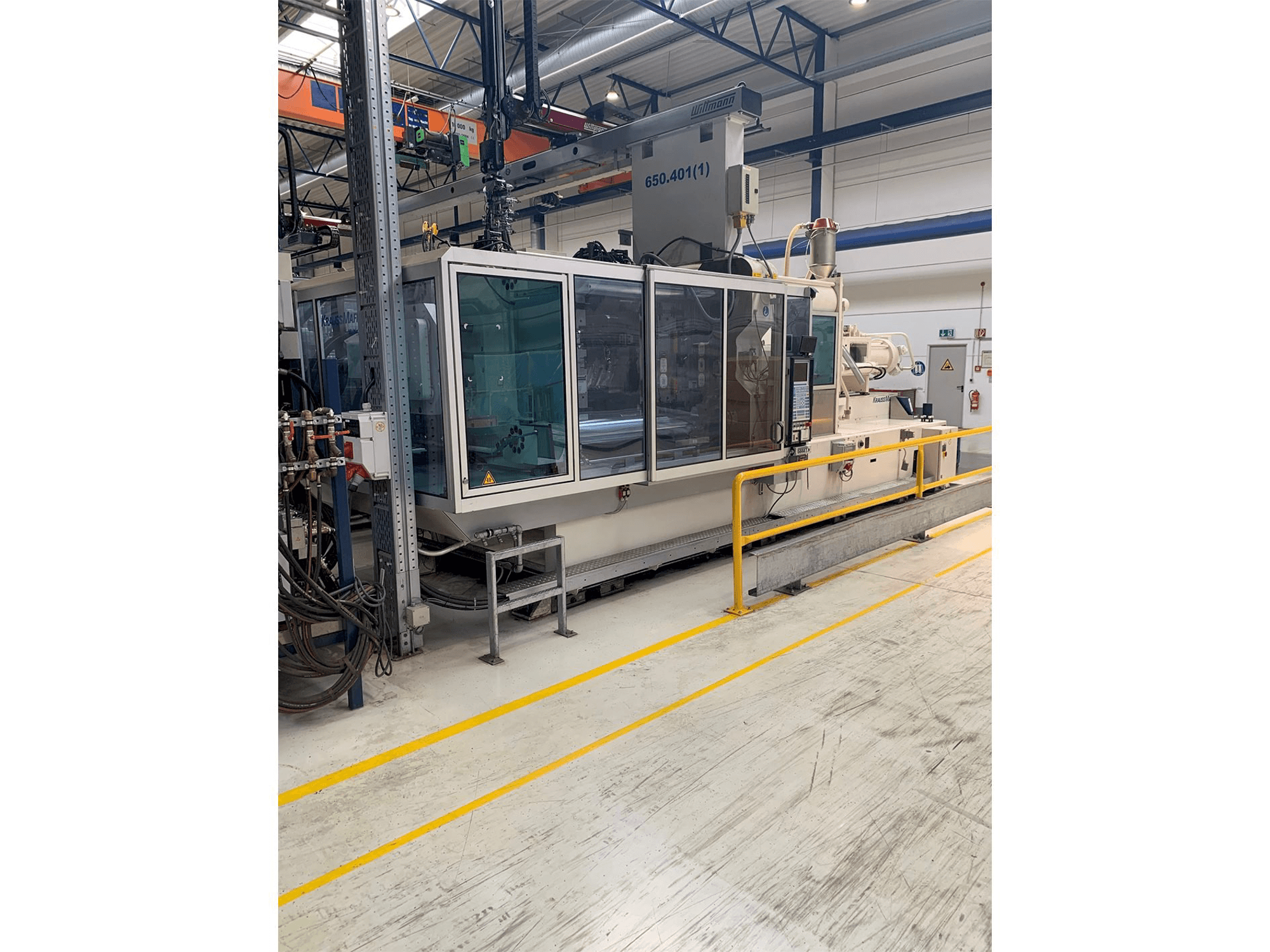 Krauss Maffei 650-2700-520 CL Mašinos vaizdas iš priekio