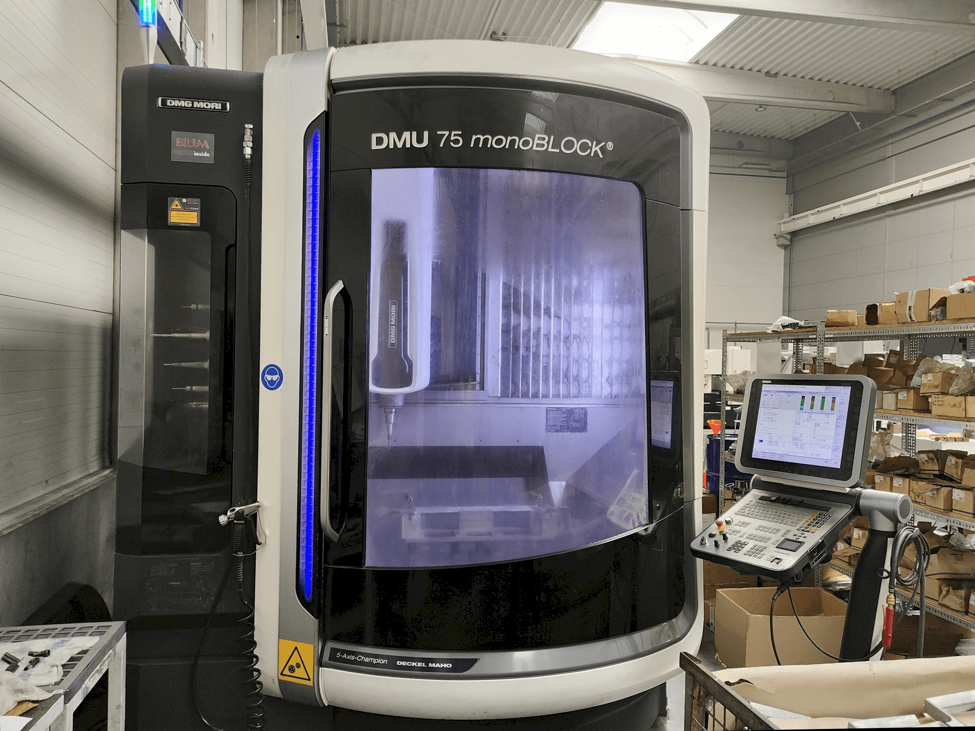 DMG MORI DMU 75 monoBLOCK Mašinos vaizdas iš priekio