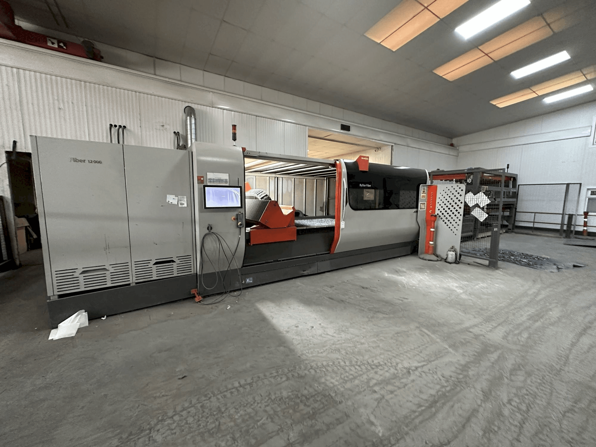 Bystronic Bystar 3015 12KW Fiber Mašinos vaizdas iš priekio