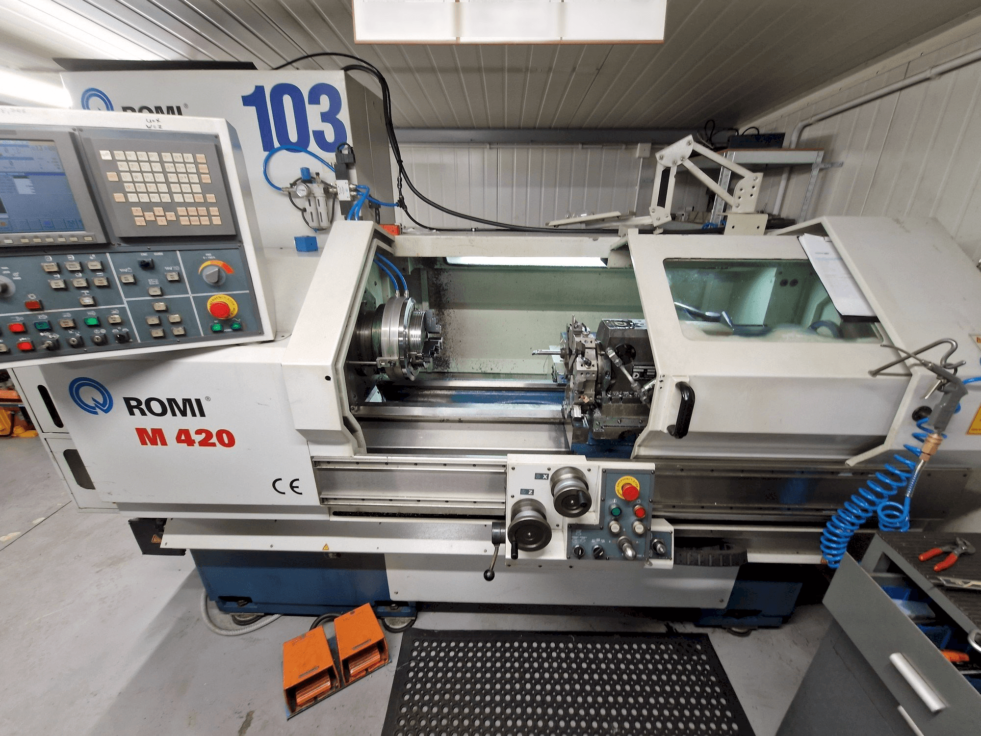 Romi M 420 Mašinos vaizdas iš priekio