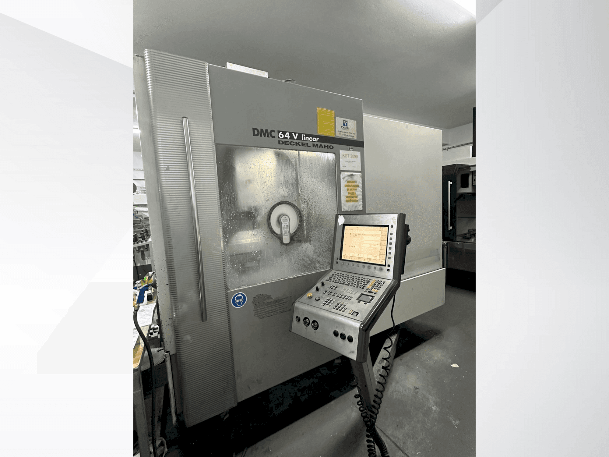 DECKEL MAHO 64 V Linear Mašinos vaizdas iš priekio