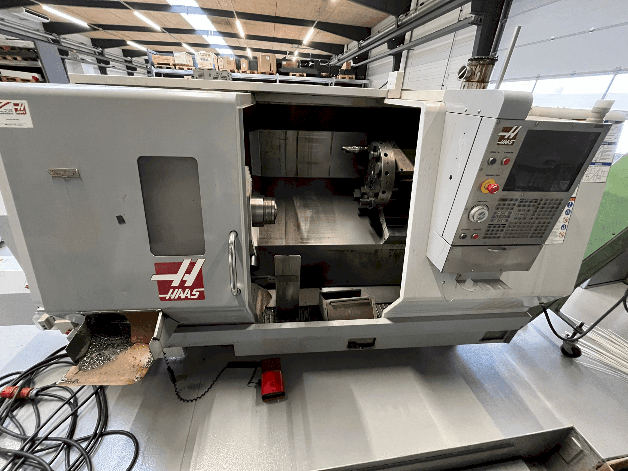 HAAS SL-30 Mašinos vaizdas iš priekio