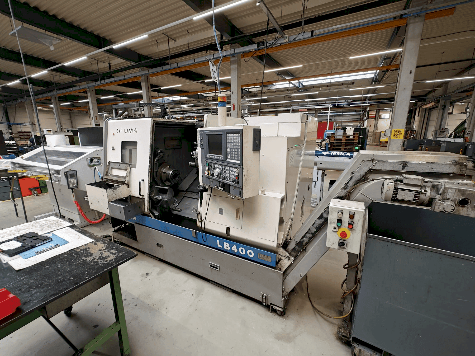 Okuma LB400 Mašinos vaizdas iš priekio