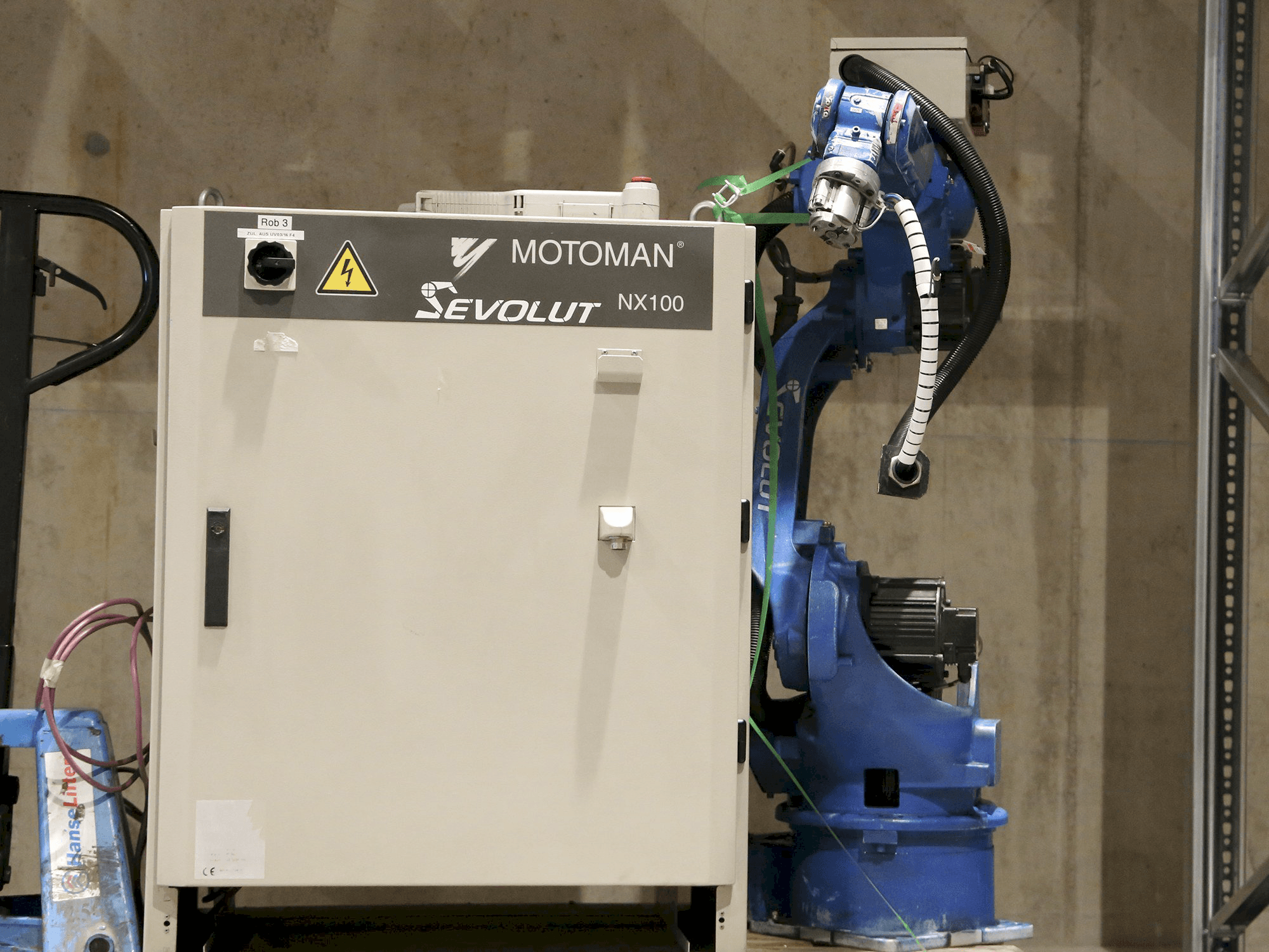 Yaskawa Motoman HP6 Mašinos vaizdas iš priekio