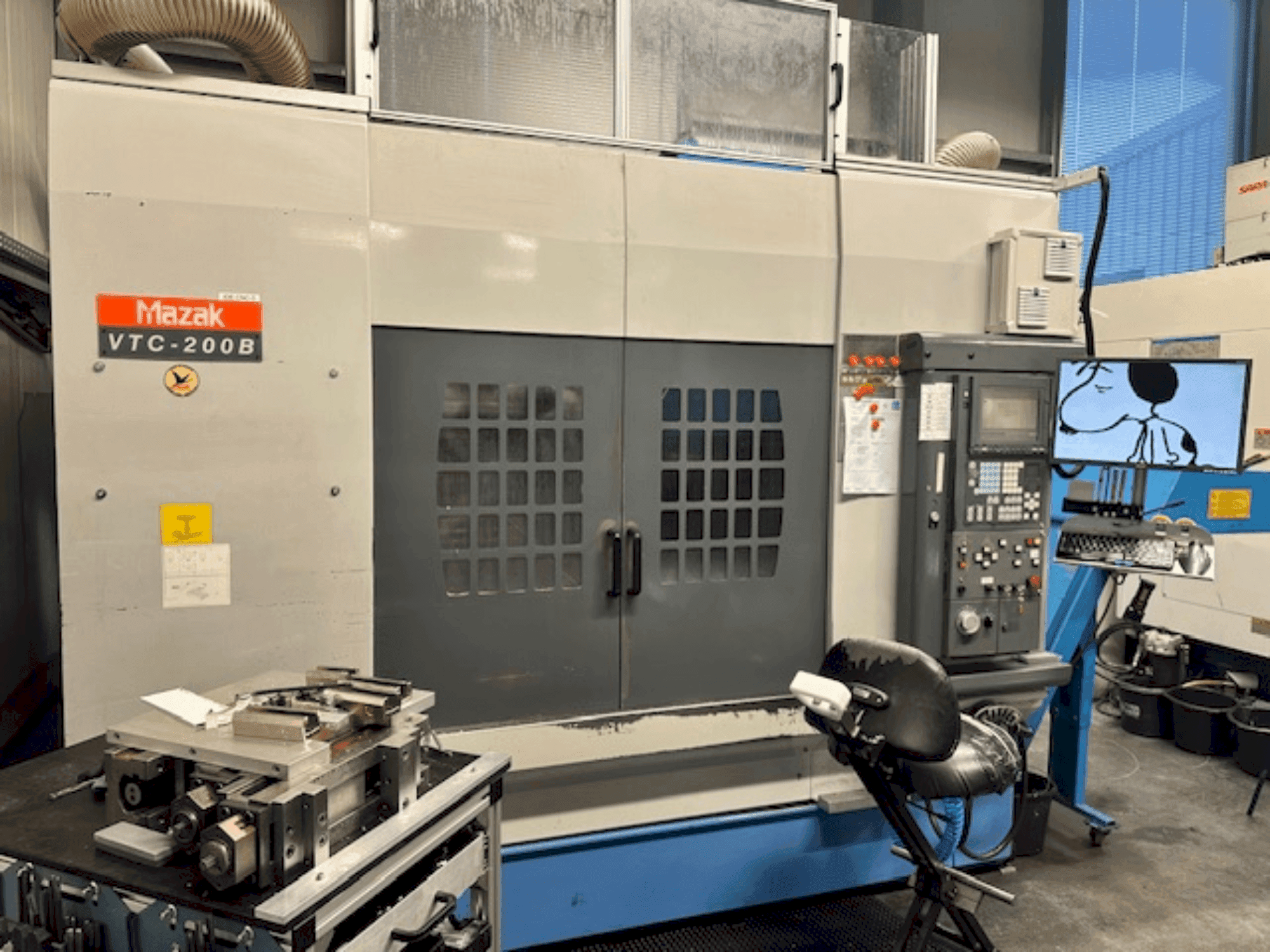 Mazak VTV-200B Mašinos vaizdas iš priekio