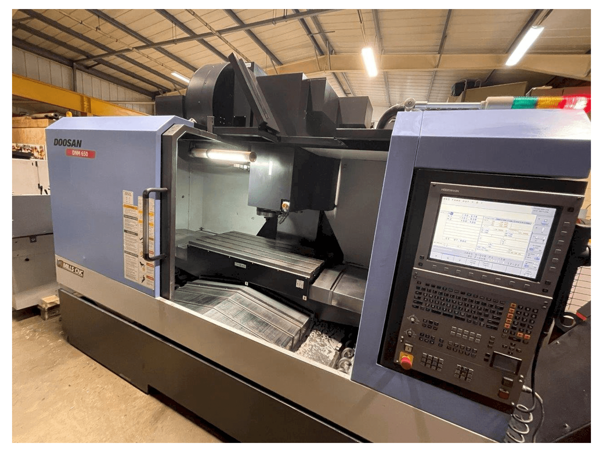Doosan DNM650 Mašinos vaizdas iš priekio
