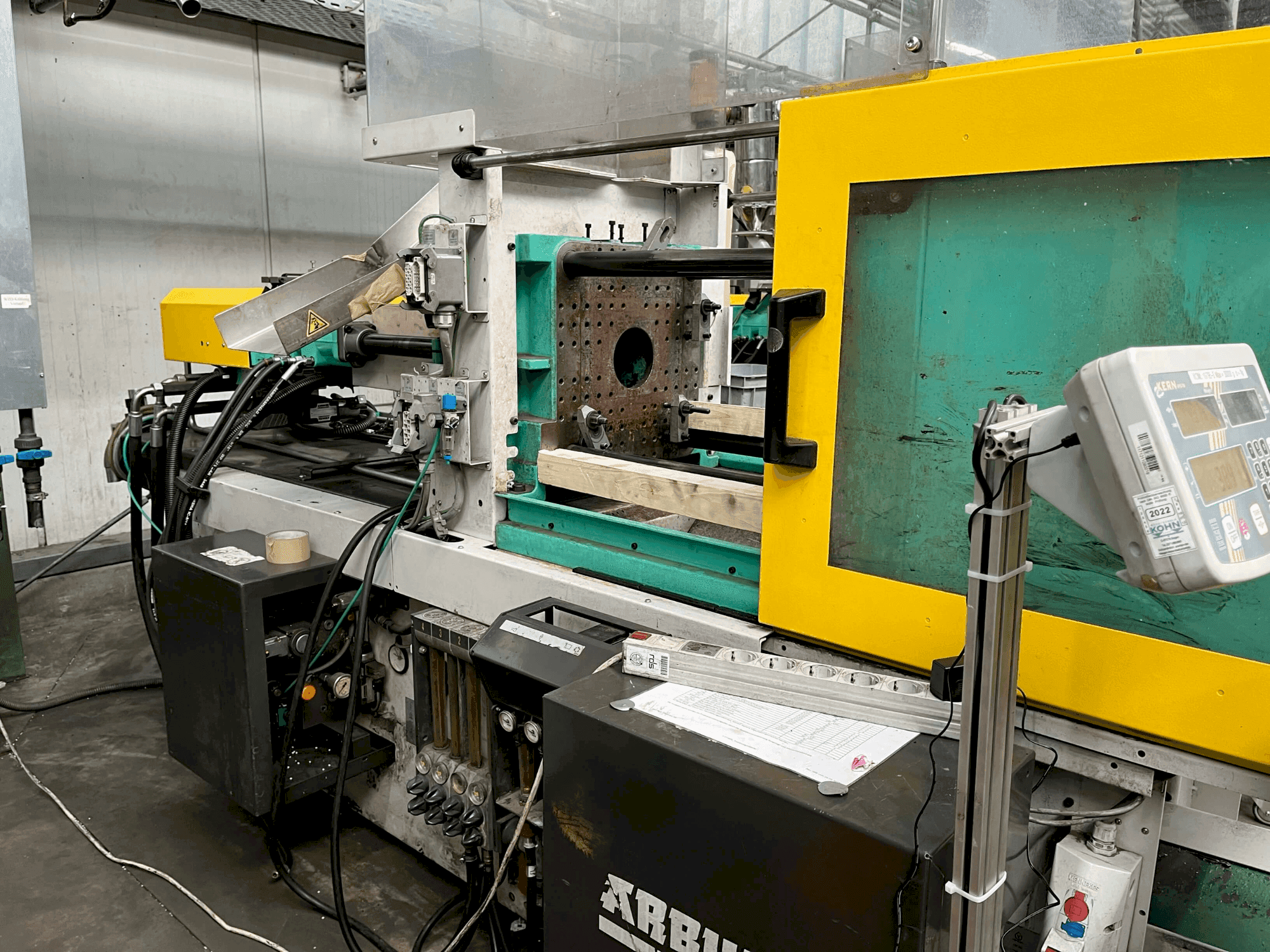 Arburg Allrounder 320-50 C Mašinos vaizdas iš priekio