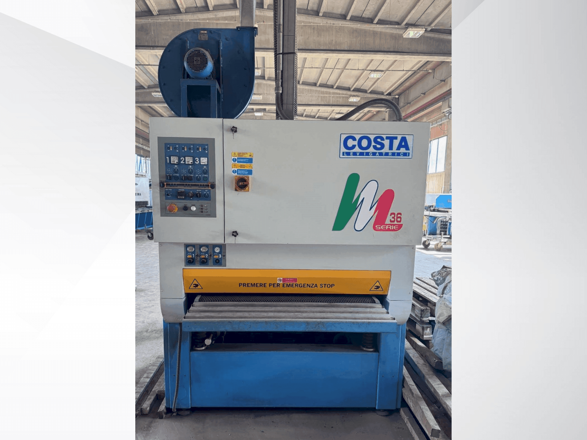 Costa M36 CC1150 Mašinos vaizdas iš priekio