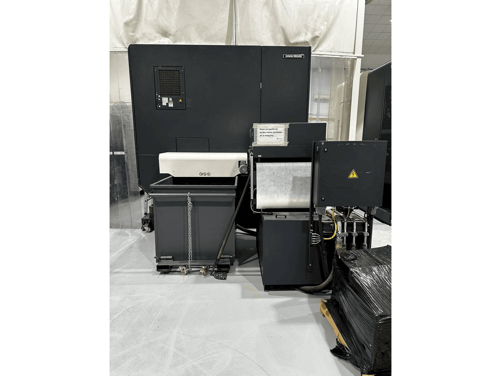 DMG MORI DMU 95 monoBLOCK Mašinos vaizdas iš galo