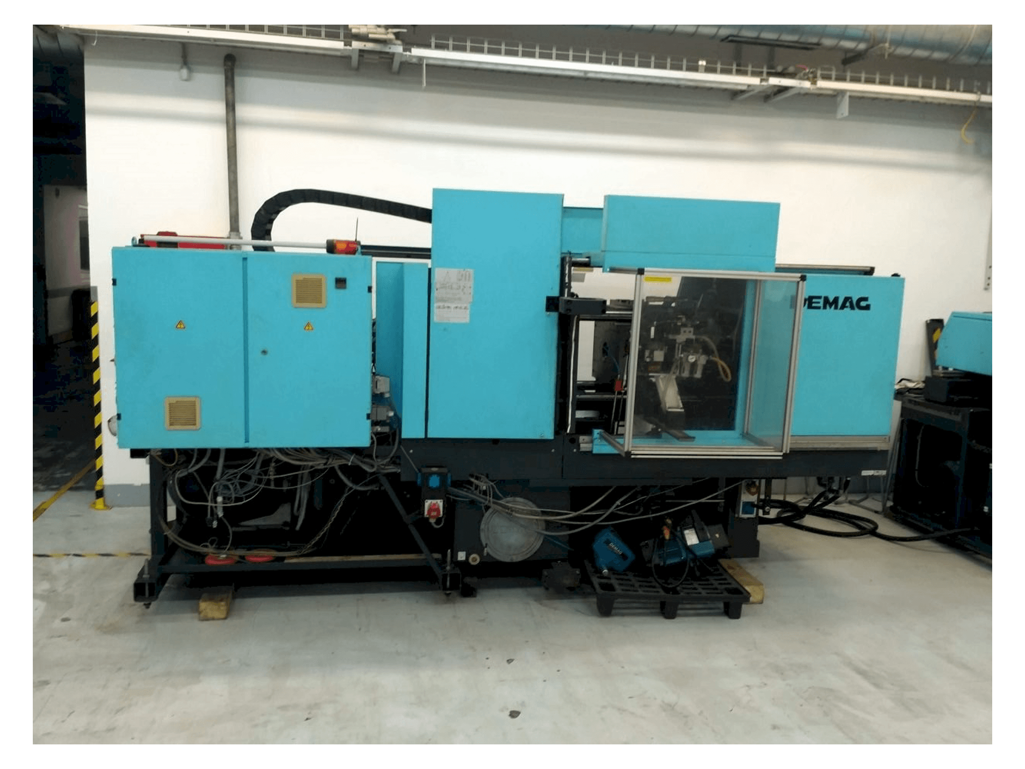 DEMAG Ergotech Concept 800-200 Mašinos vaizdas iš priekio