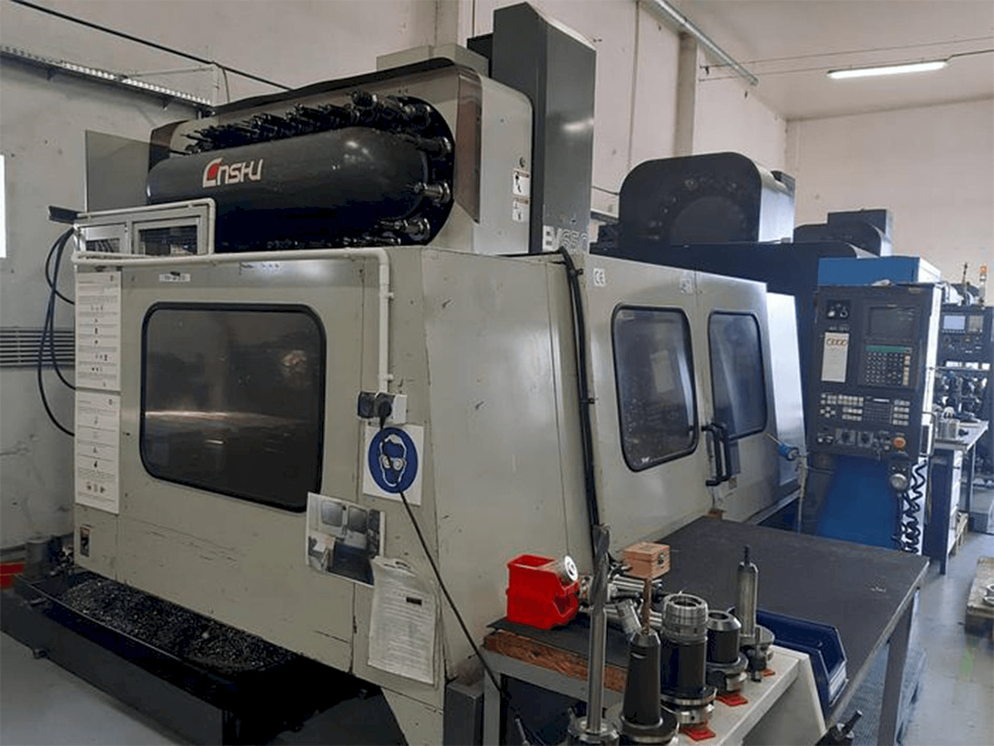 Enshu EV 650 Mašinos vaizdas iš priekio
