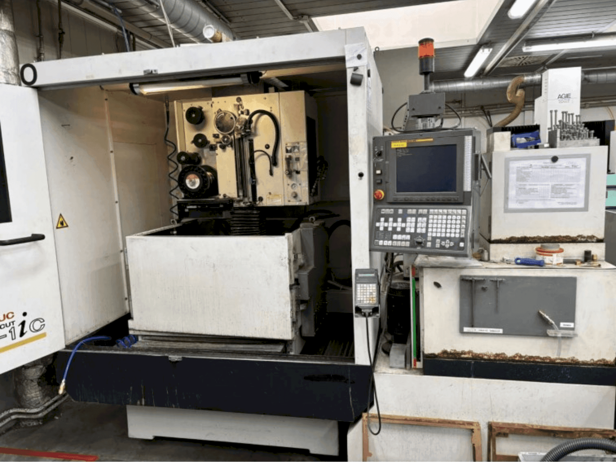 FANUC ROBOCUT alpha-1iC Mašinos vaizdas iš priekio