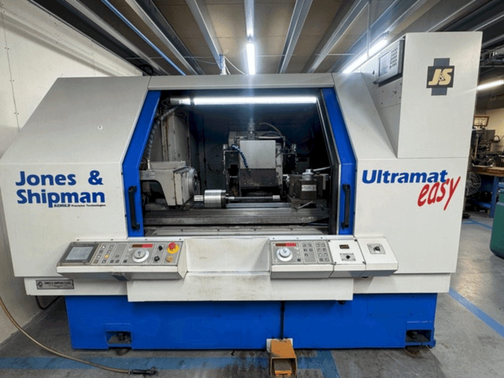 Jones & Shipman ULTRAMAT EASY CNC Mašinos vaizdas iš priekio
