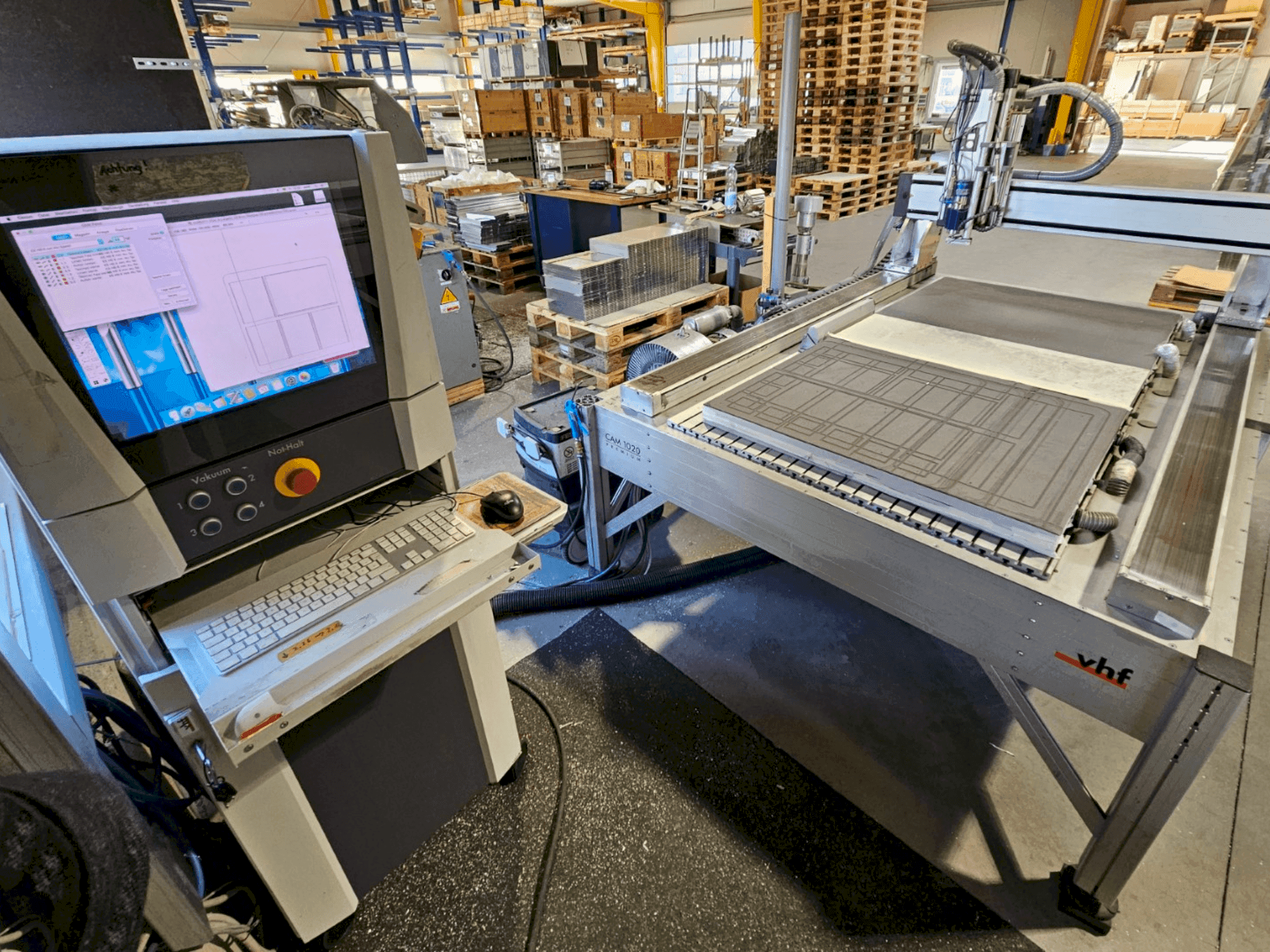 VHF CAM 1020 Premium Mašinos vaizdas iš priekio