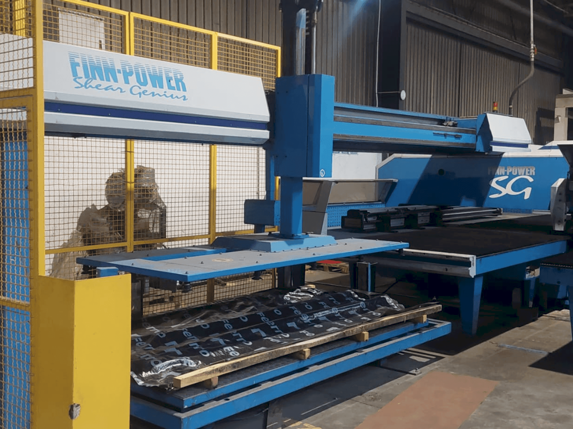 Finn-Power Shear Genius TRS 6 SBU Mašinos vaizdas iš priekio