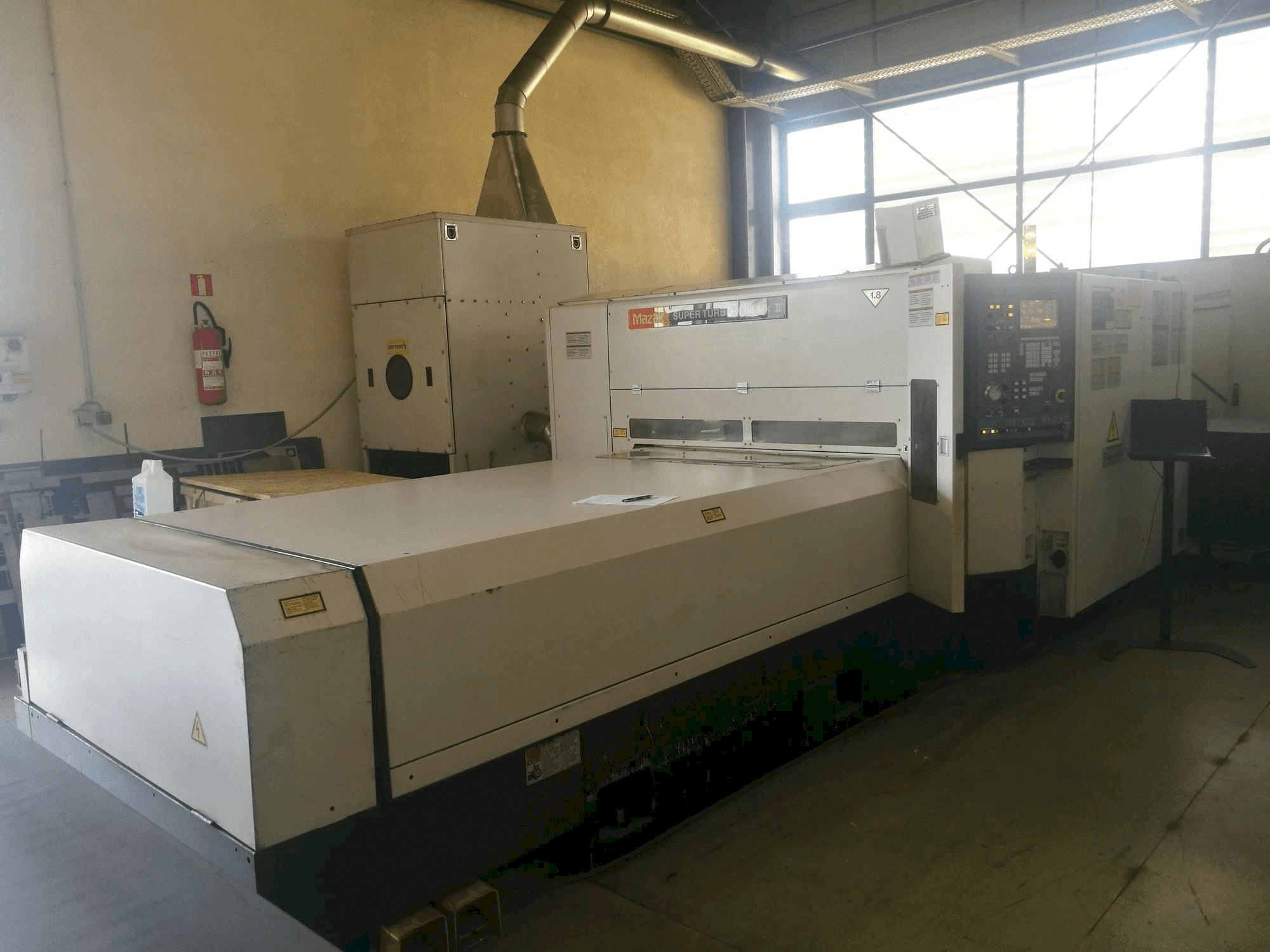 Mazak Super Turbo-X 48 Mk II Mašinos vaizdas iš priekio