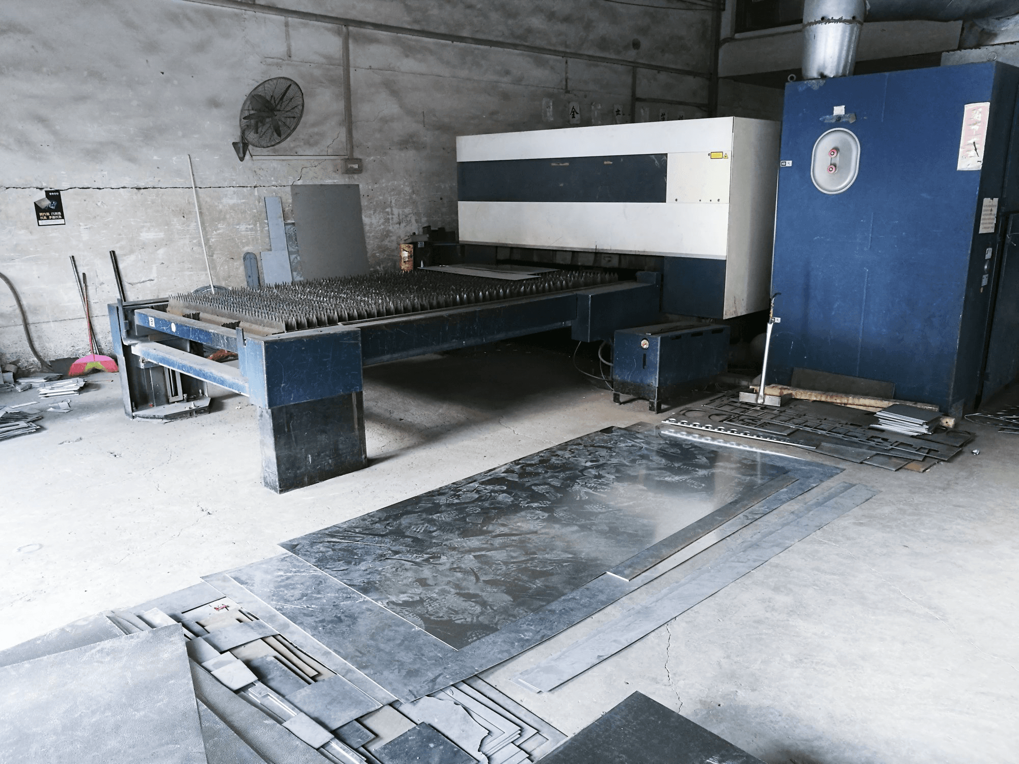 Trumpf TruLaser 3030 Mašinos dešinės pusės vaizdas