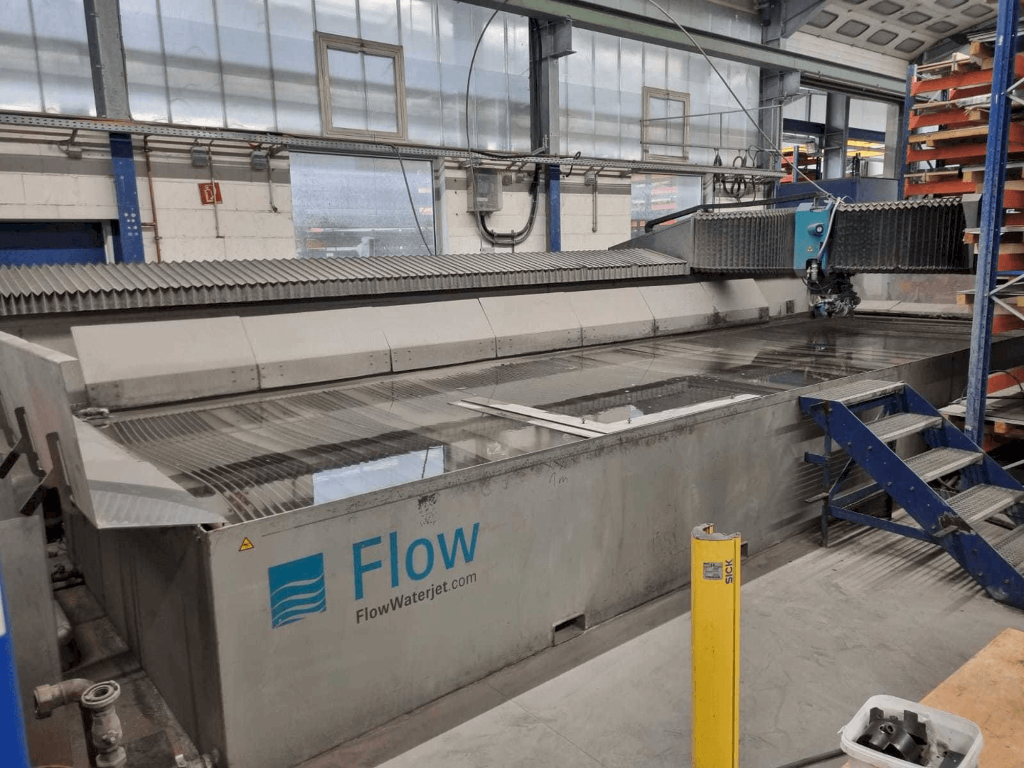 Flow ADS 24/ll Mašinos vaizdas iš priekio