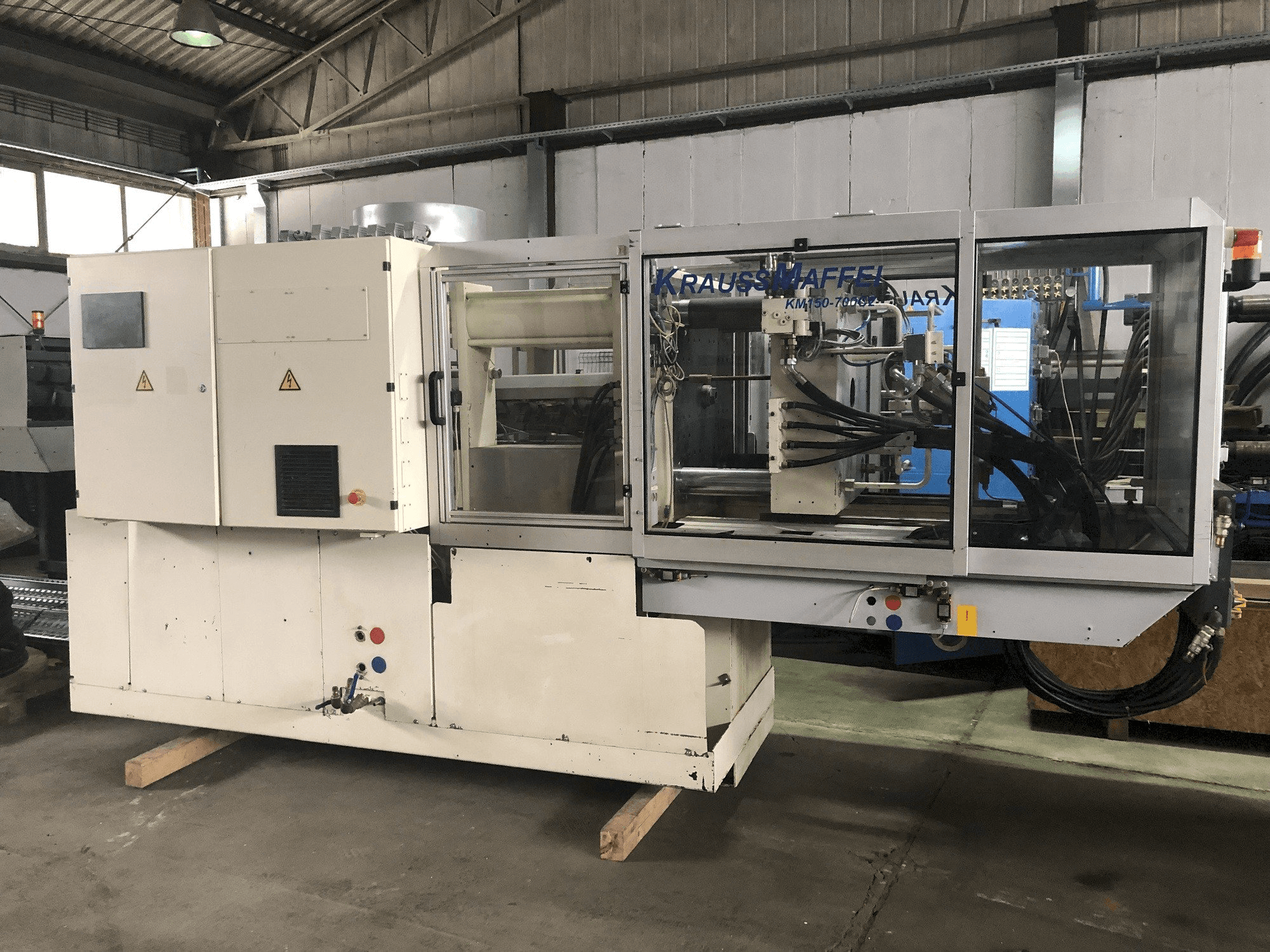 Krauss Maffei 150-700 C2 Mašinos vaizdas iš priekio