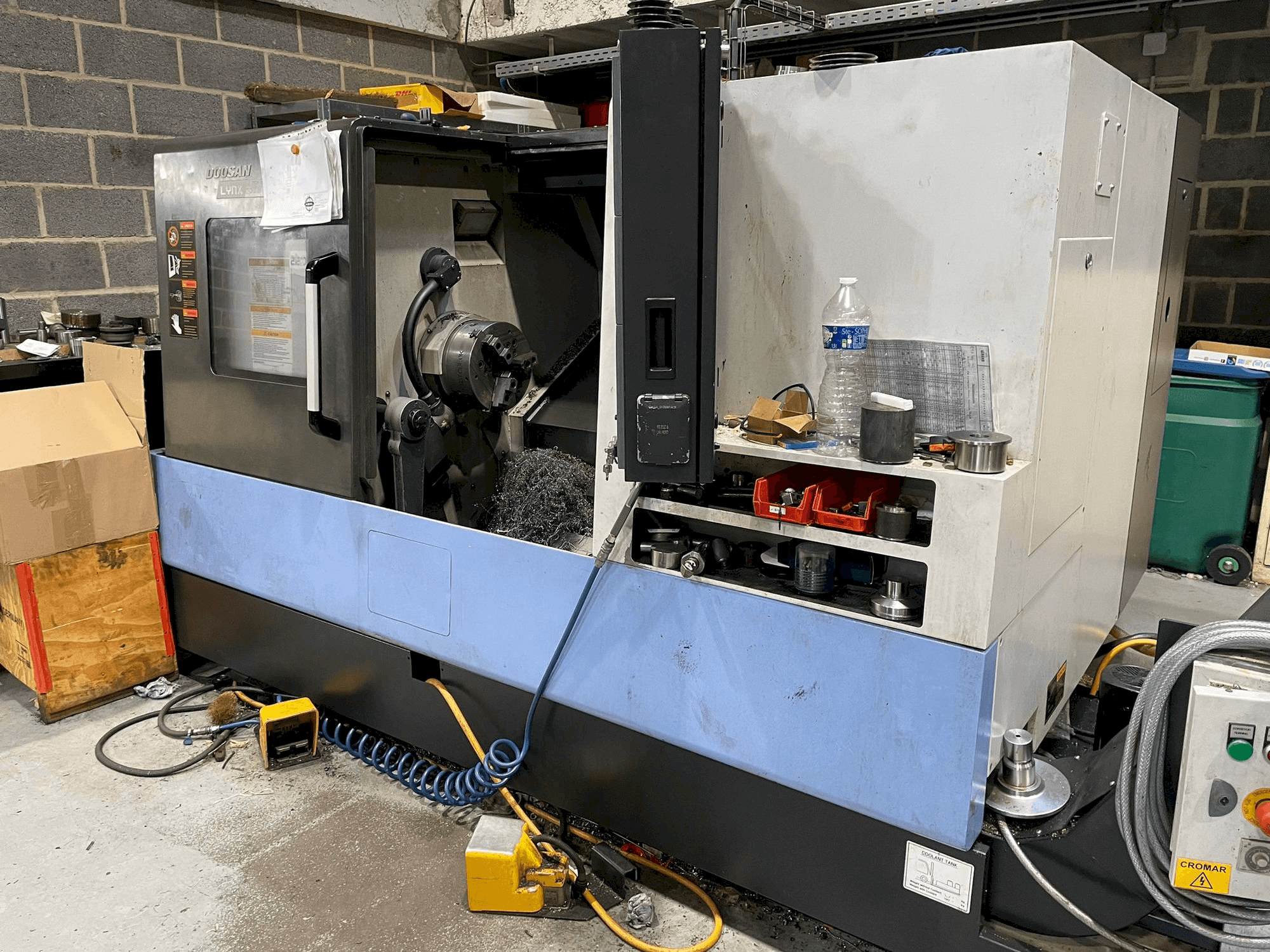 Doosan LYNX 300 Mašinos vaizdas iš priekio