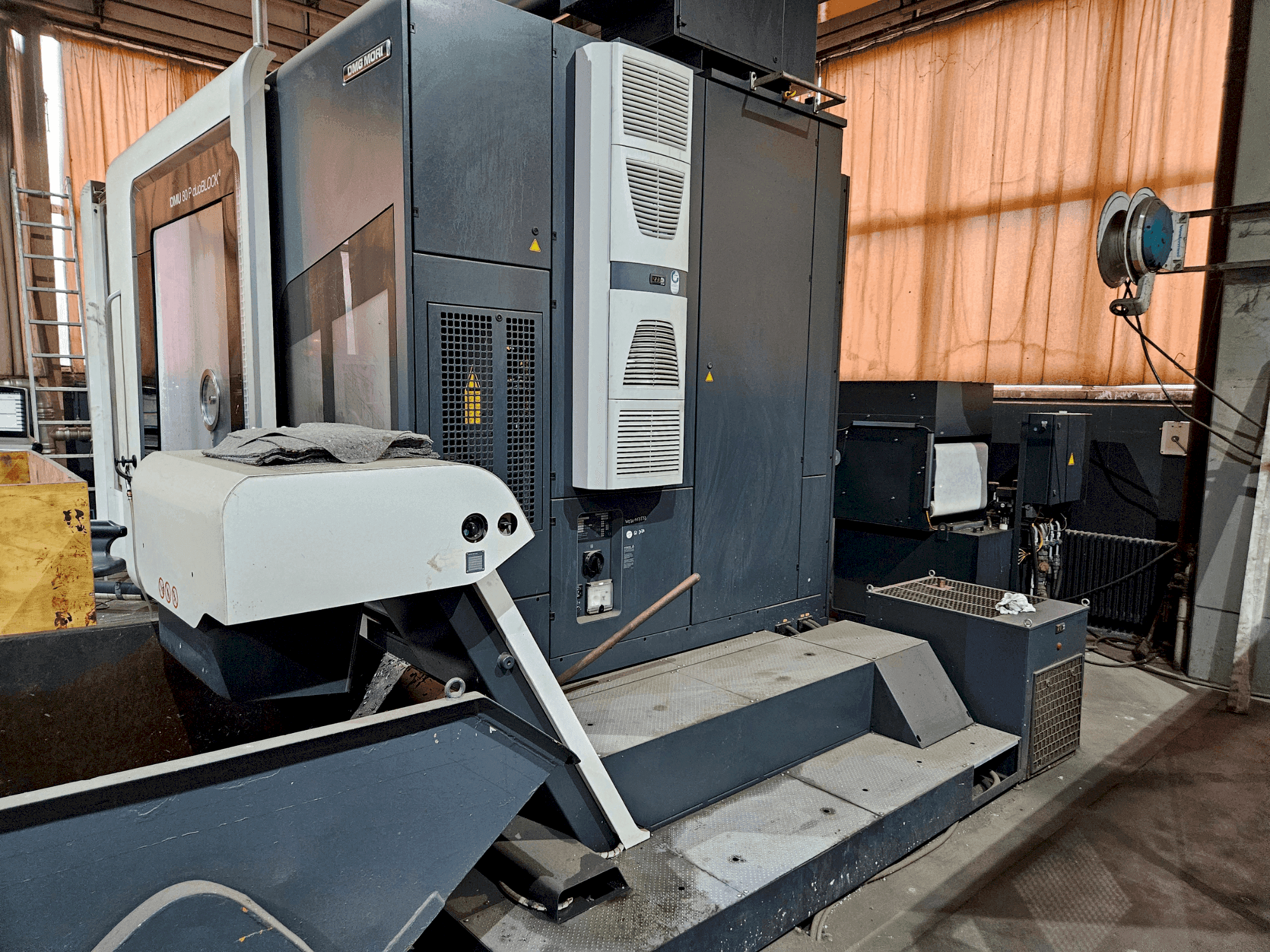 DMG MORI DMU 80 P duoBLOCK Mašinos vaizdas iš priekio