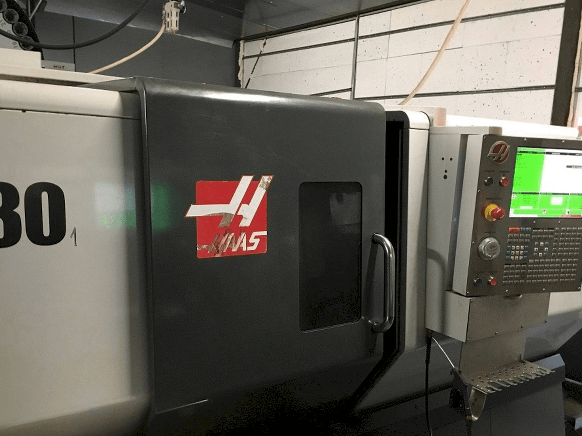 HAAS ST-30 Mašinos vaizdas iš priekio