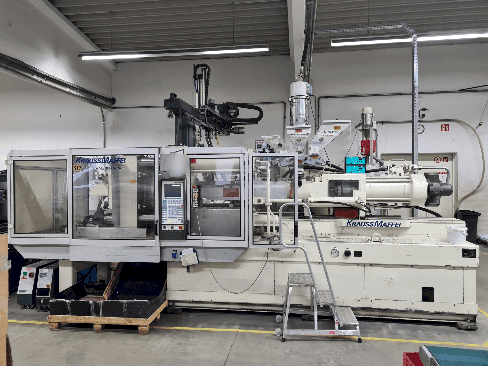 Krauss Maffei 300-1900 C1 Mašinos vaizdas iš priekio