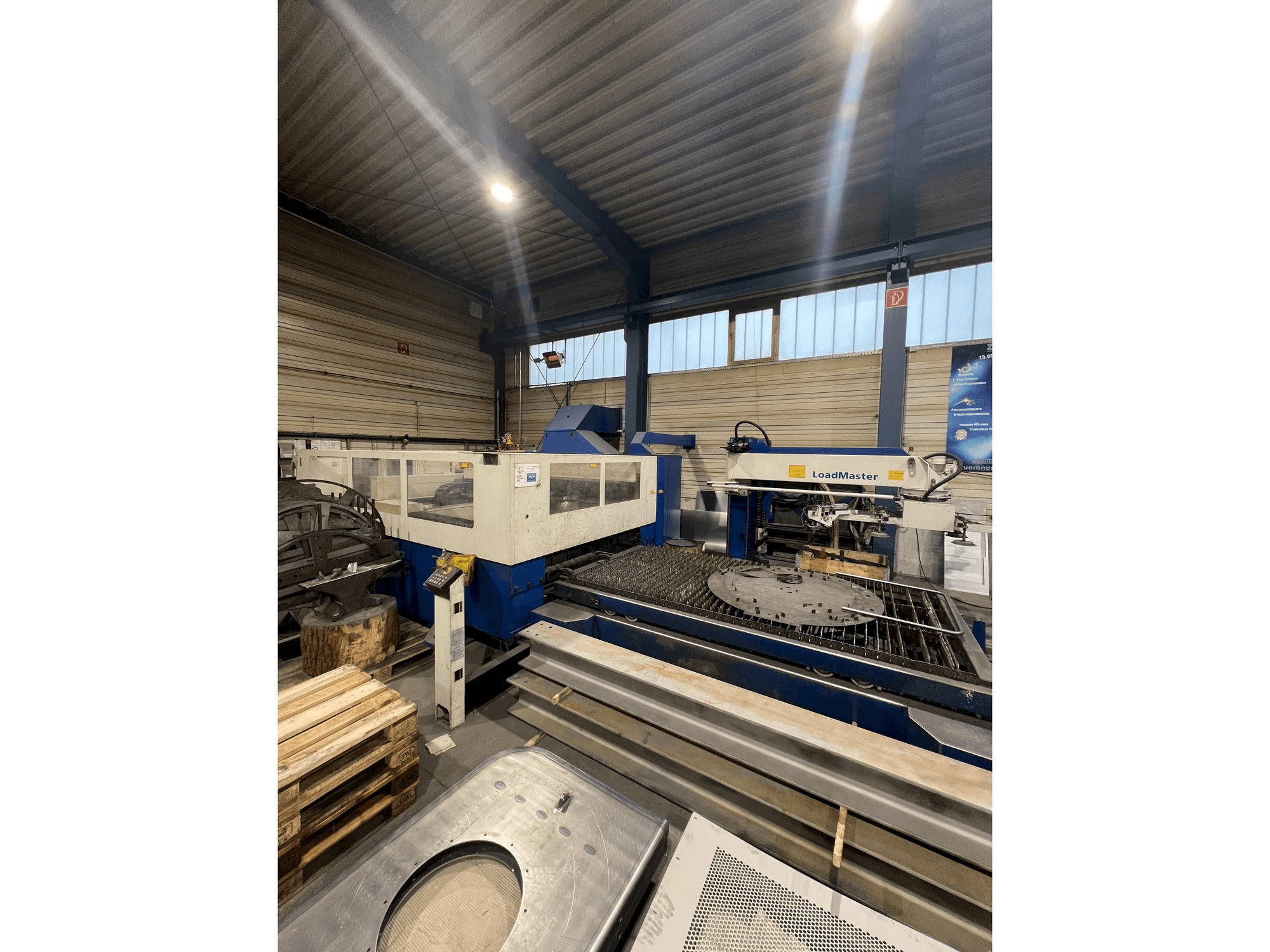 TRUMPF TruLaser 3030 Mašinos vaizdas iš priekio