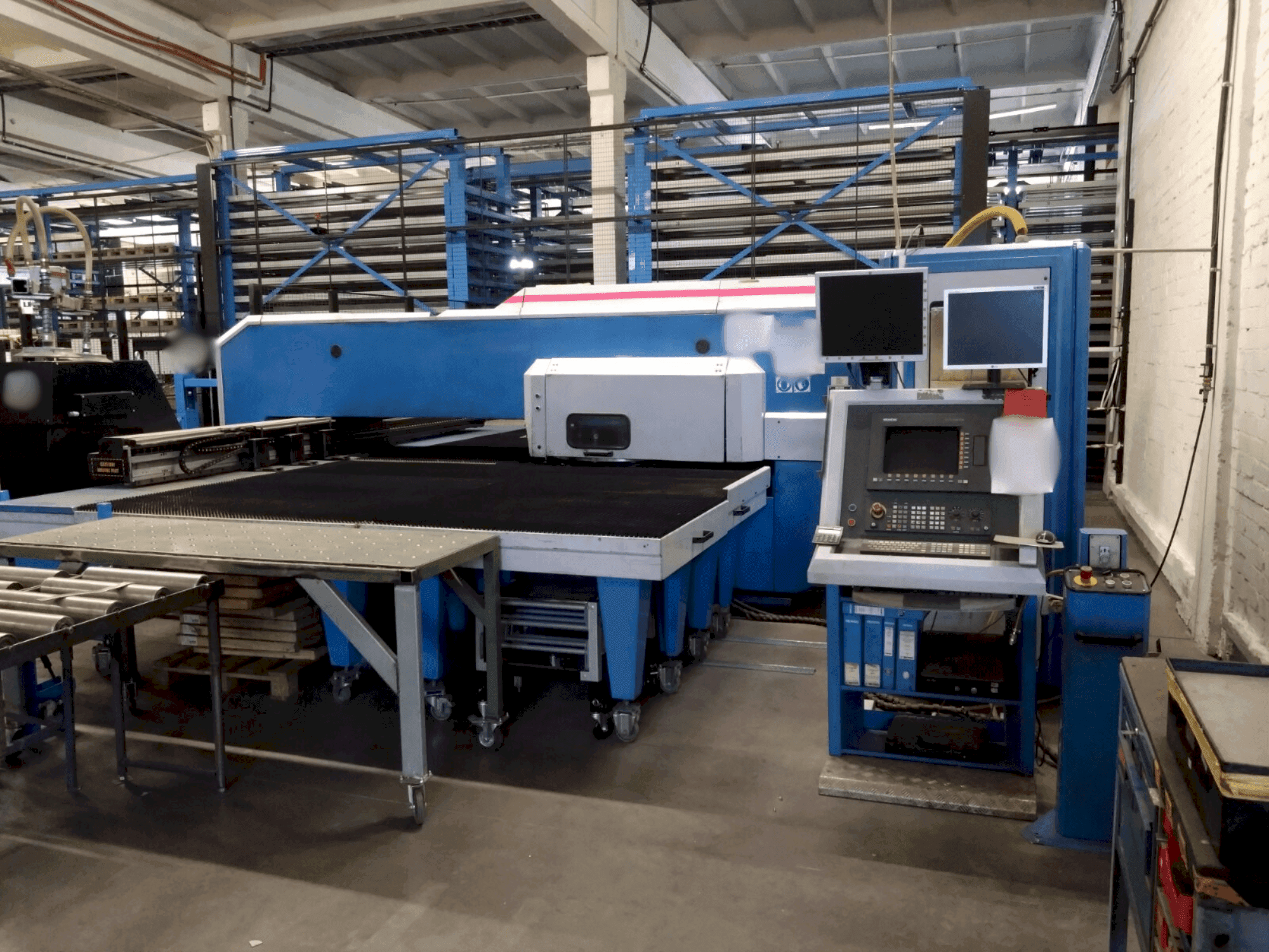 Finn-Power F6-25 5B Mašinos vaizdas iš priekio