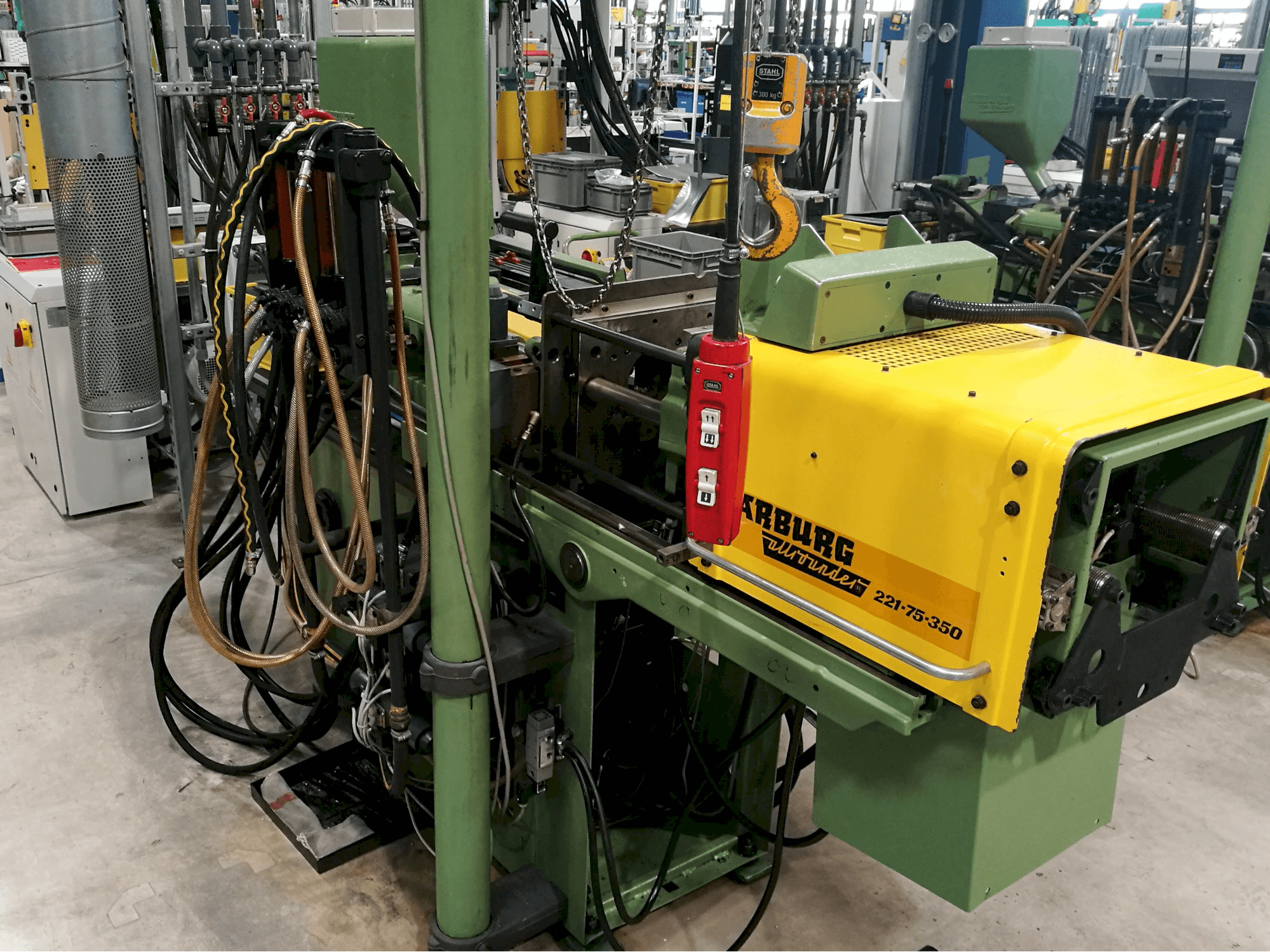 Arburg Allrounder 221-75-350 Mašinos dešinės pusės vaizdas