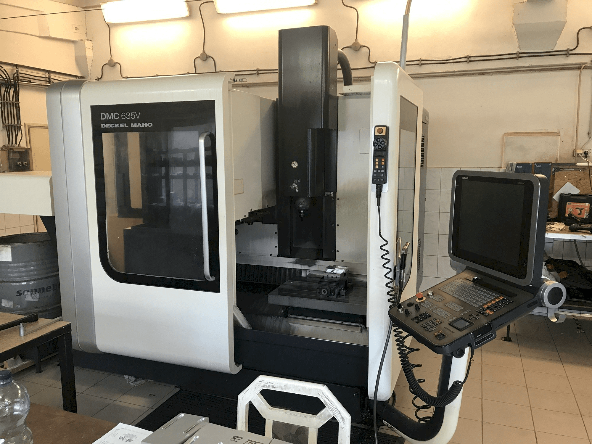 DECKEL MAHO DMC 635V Mašinos vaizdas iš priekio