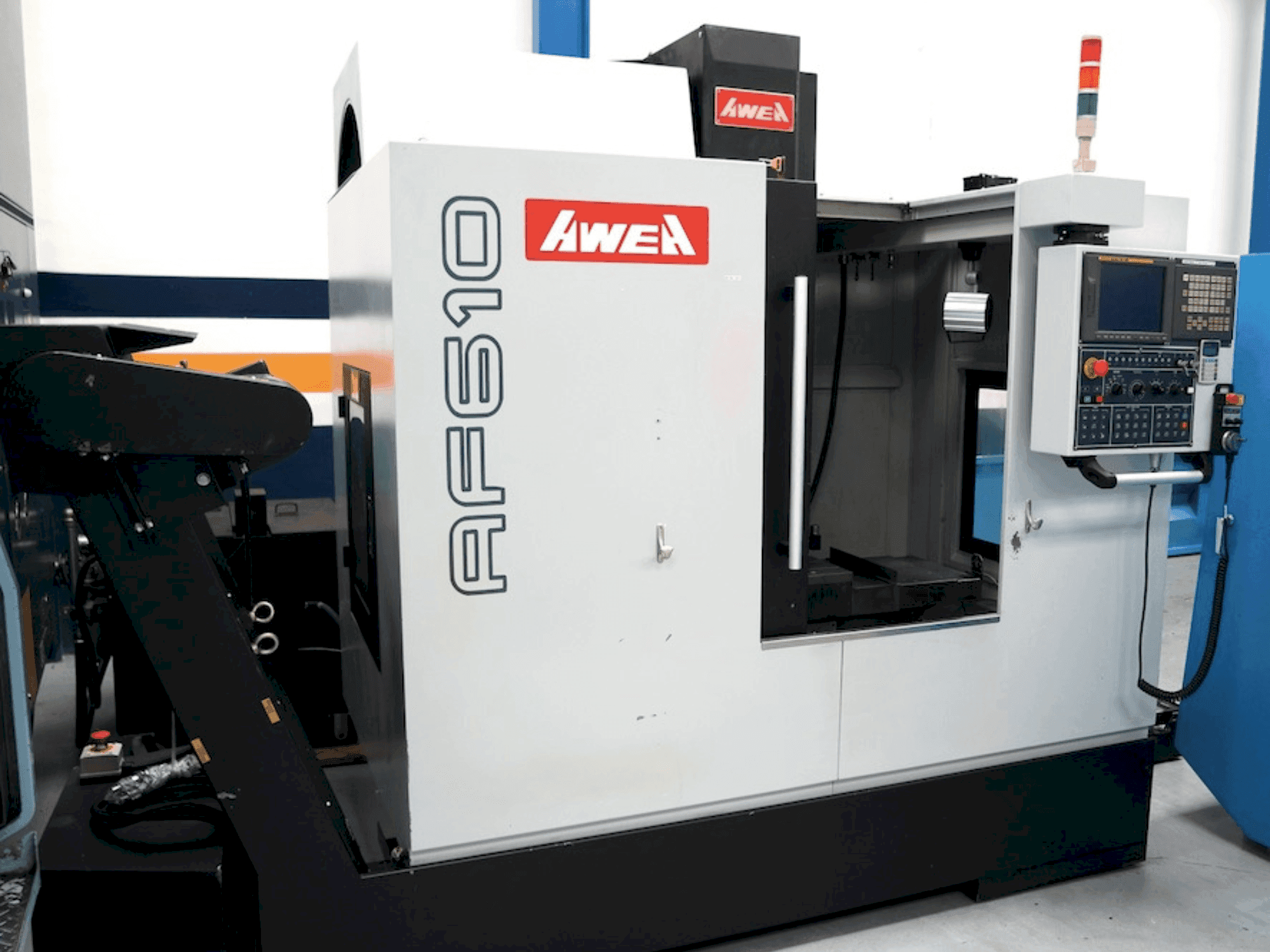 AWEA AF 610 Mašinos vaizdas iš priekio