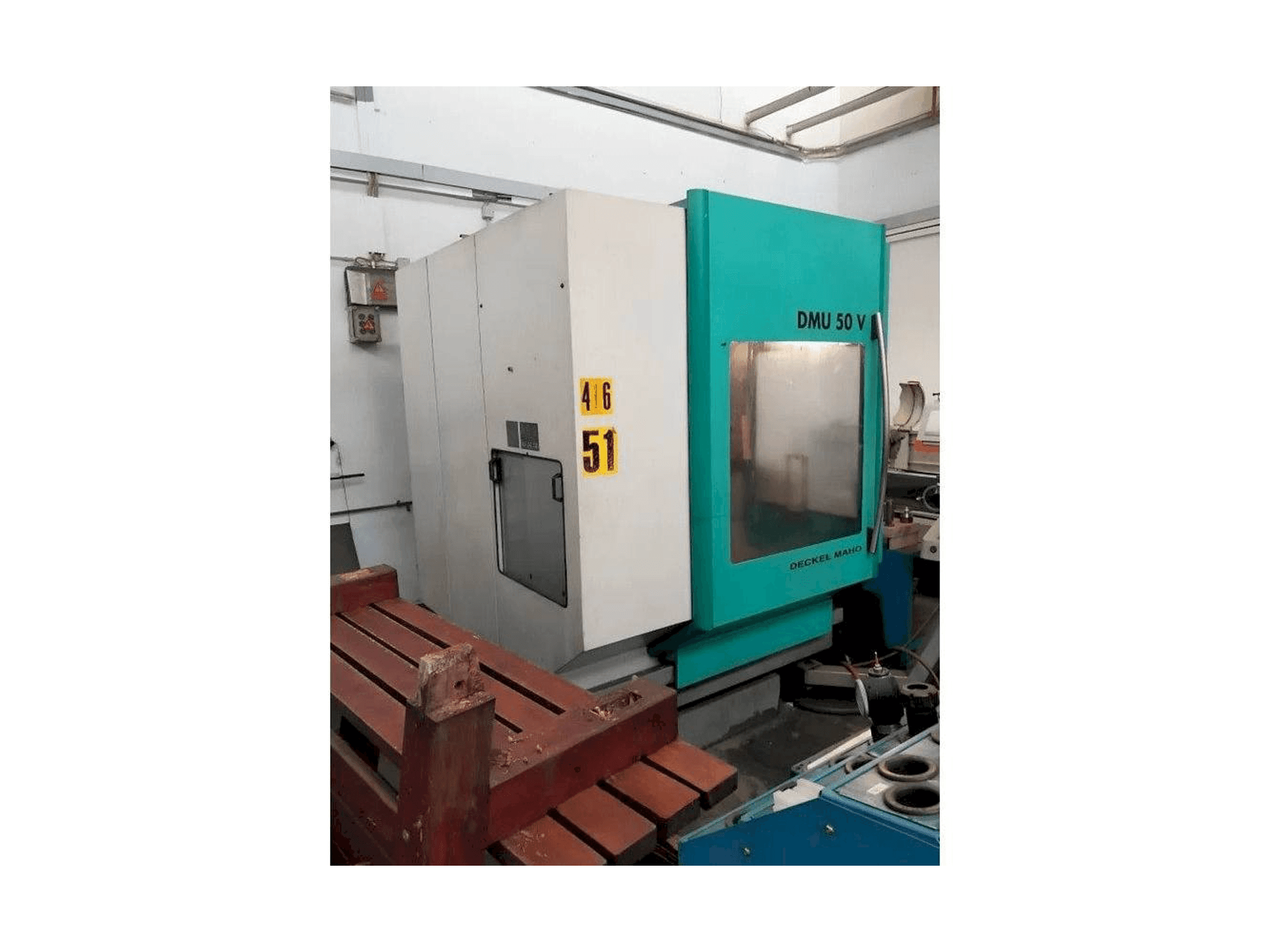 DECKEL MAHO DMU 50 V Mašinos vaizdas iš kairės pusės