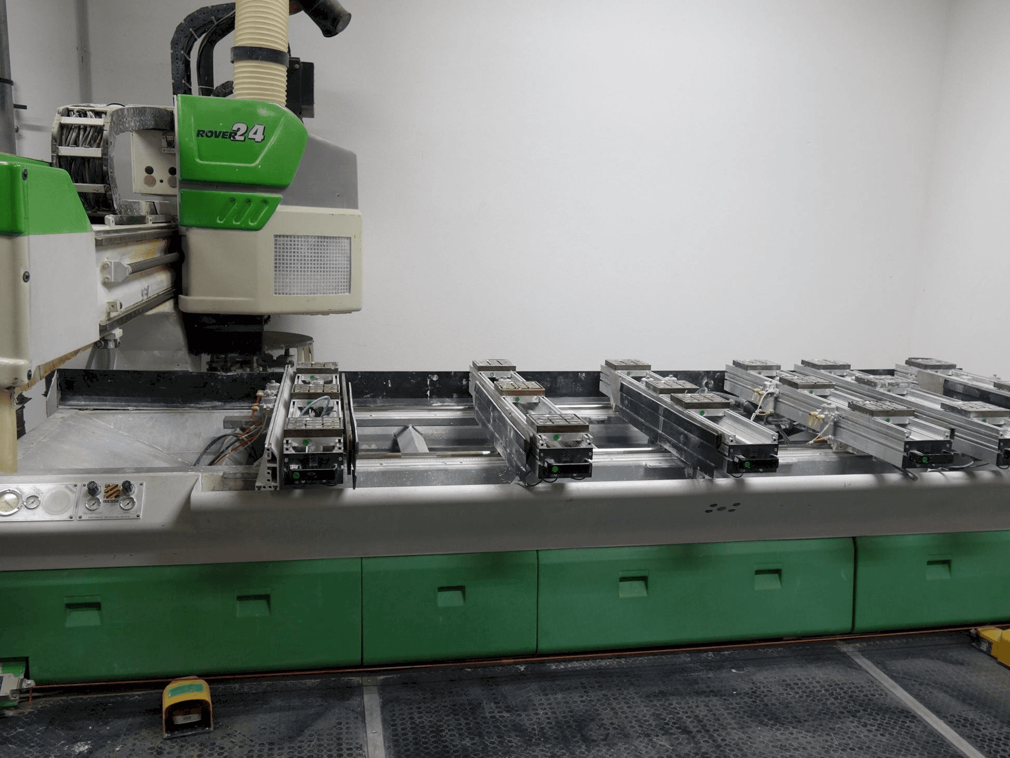 BIESSE Rover 24 S Mašinos vaizdas iš priekio