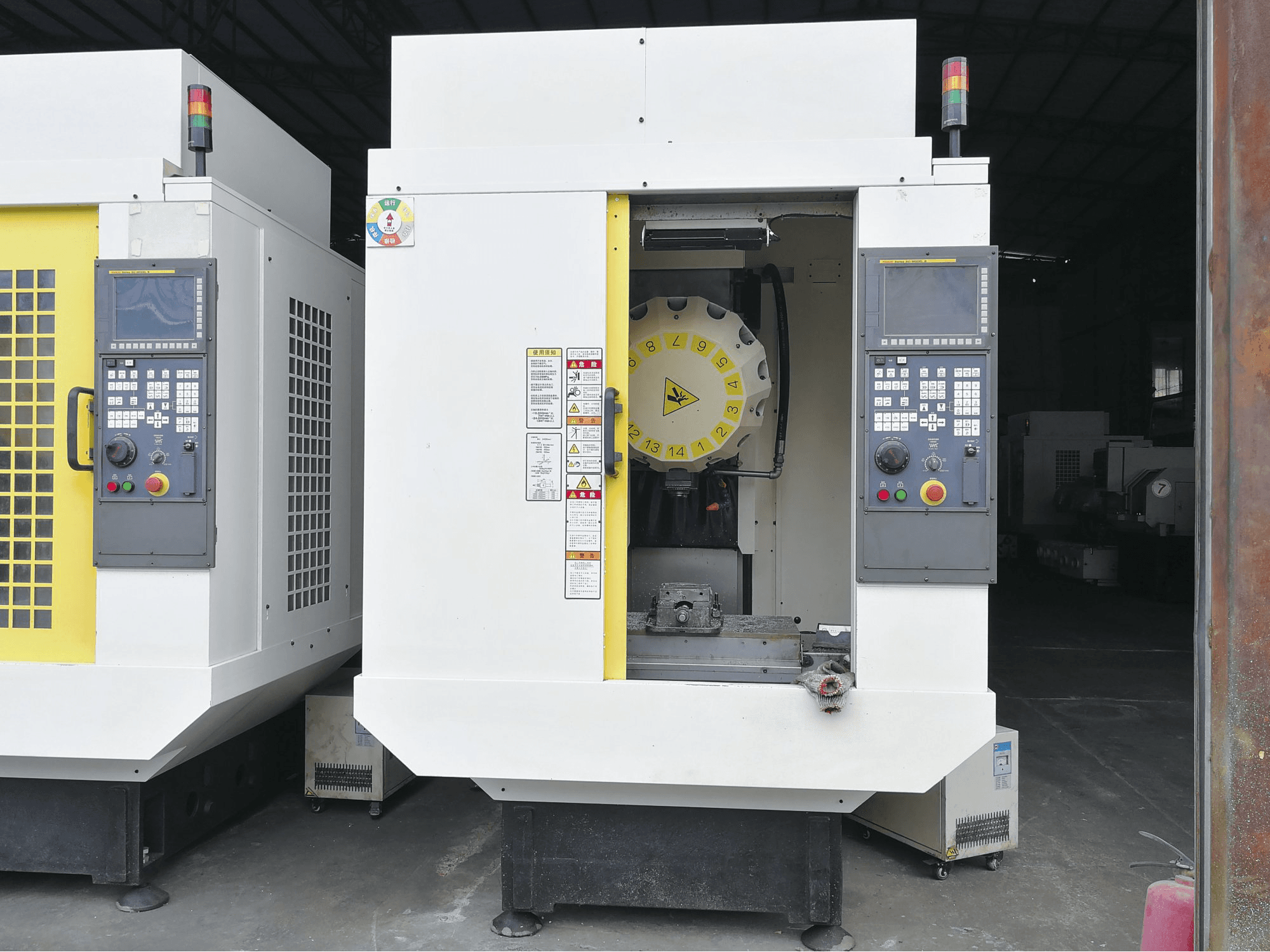 FANUC α-D14MiA Mašinos vaizdas iš priekio