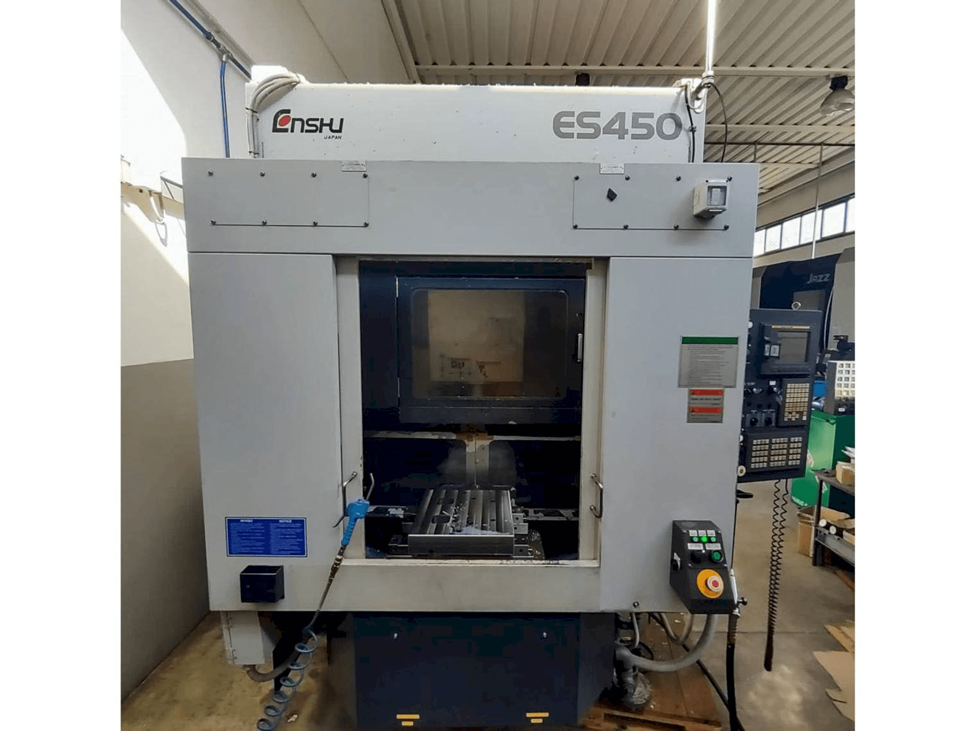 Enshu ES450 Mašinos vaizdas iš priekio