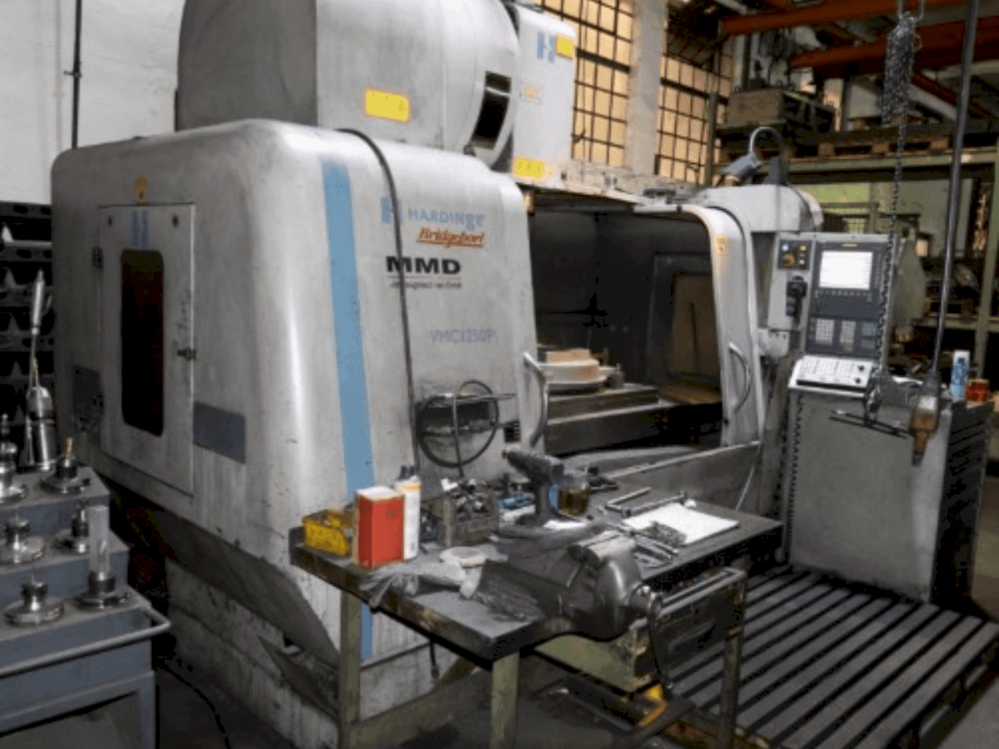Hardinge Bridgeport MMD VMC1250 P3 Mašinos vaizdas iš priekio