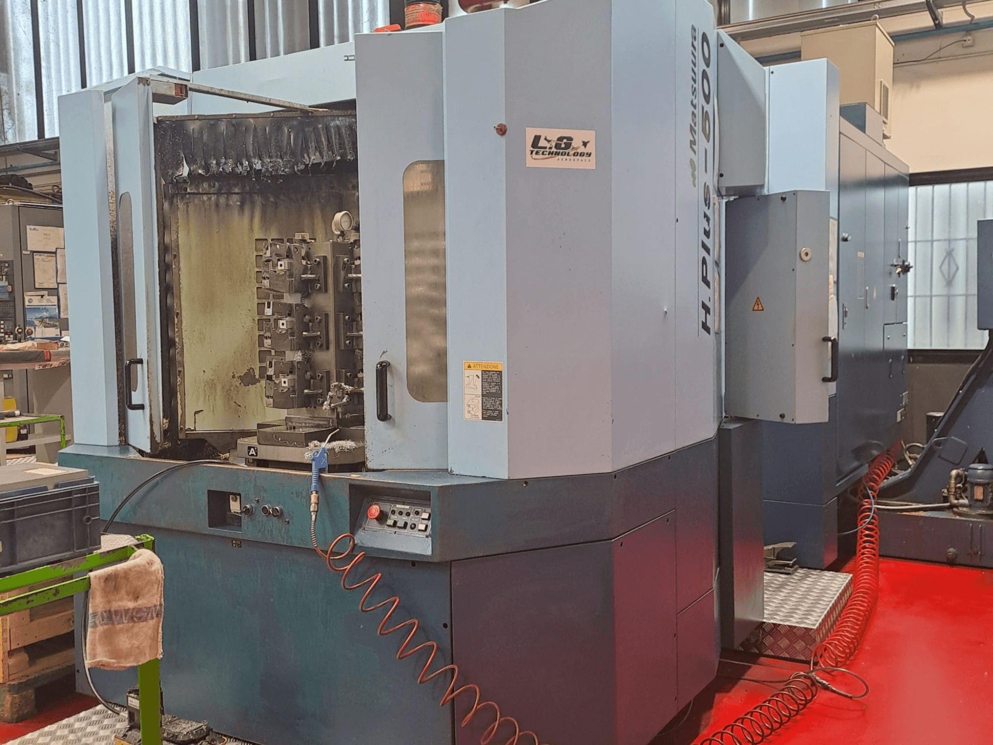 Matsuura H.PLUS-500 horizontalusis apdirbimo centras, šoninis vaizdas, matomi valdymo elementai ir velenas su matomais nusidėvėjimo požymiais.