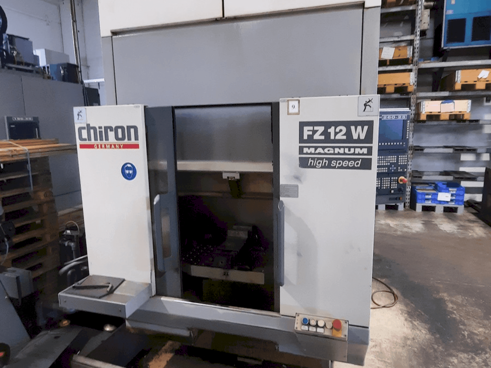 CHIRON FZ 12 W Mašinos vaizdas iš priekio