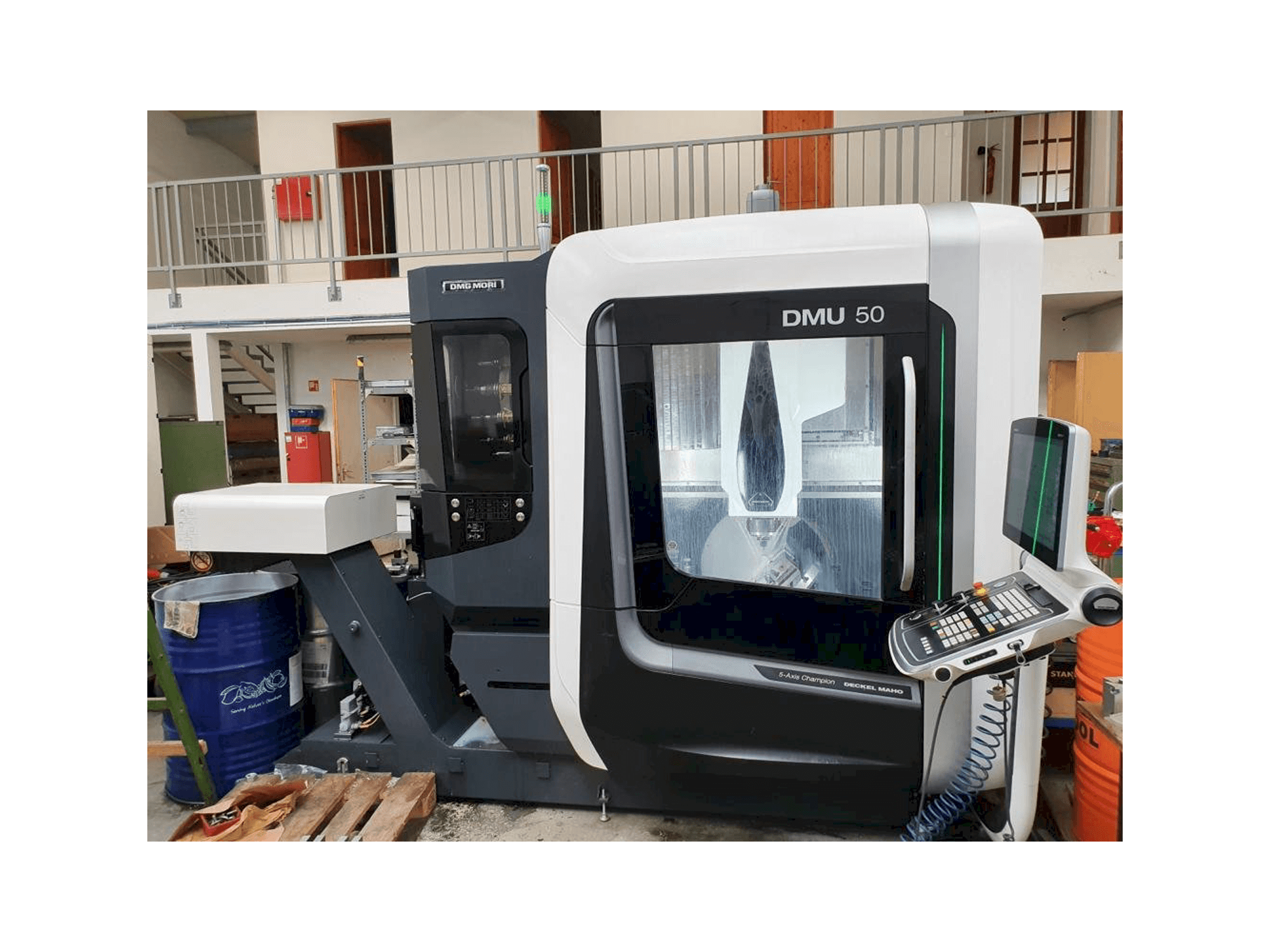 DMG MORI DMU 50 Mašinos vaizdas iš priekio