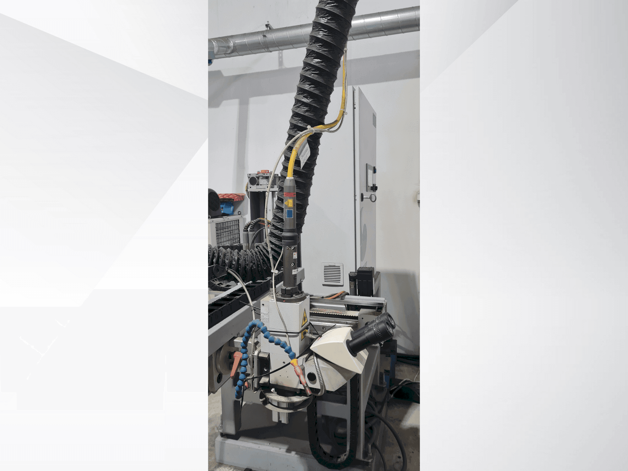 TRUMPF TRUPULSE 304 Mašinos vaizdas iš priekio