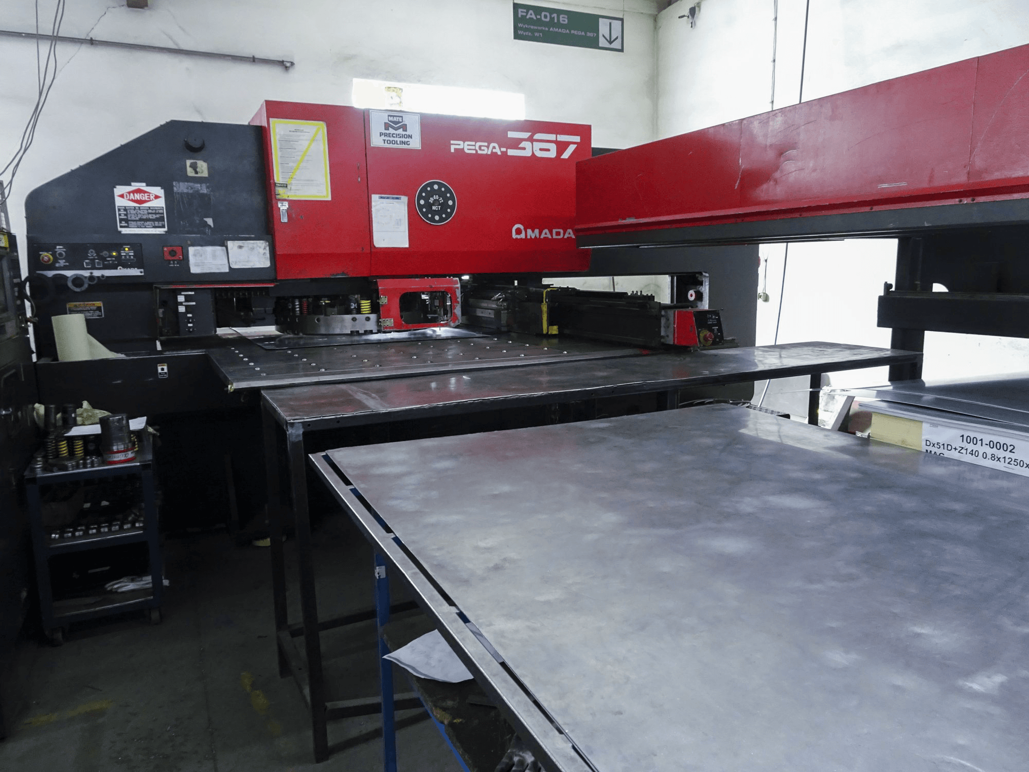 AMADA PEGA 367 Mašinos kairės pusės vaizdas