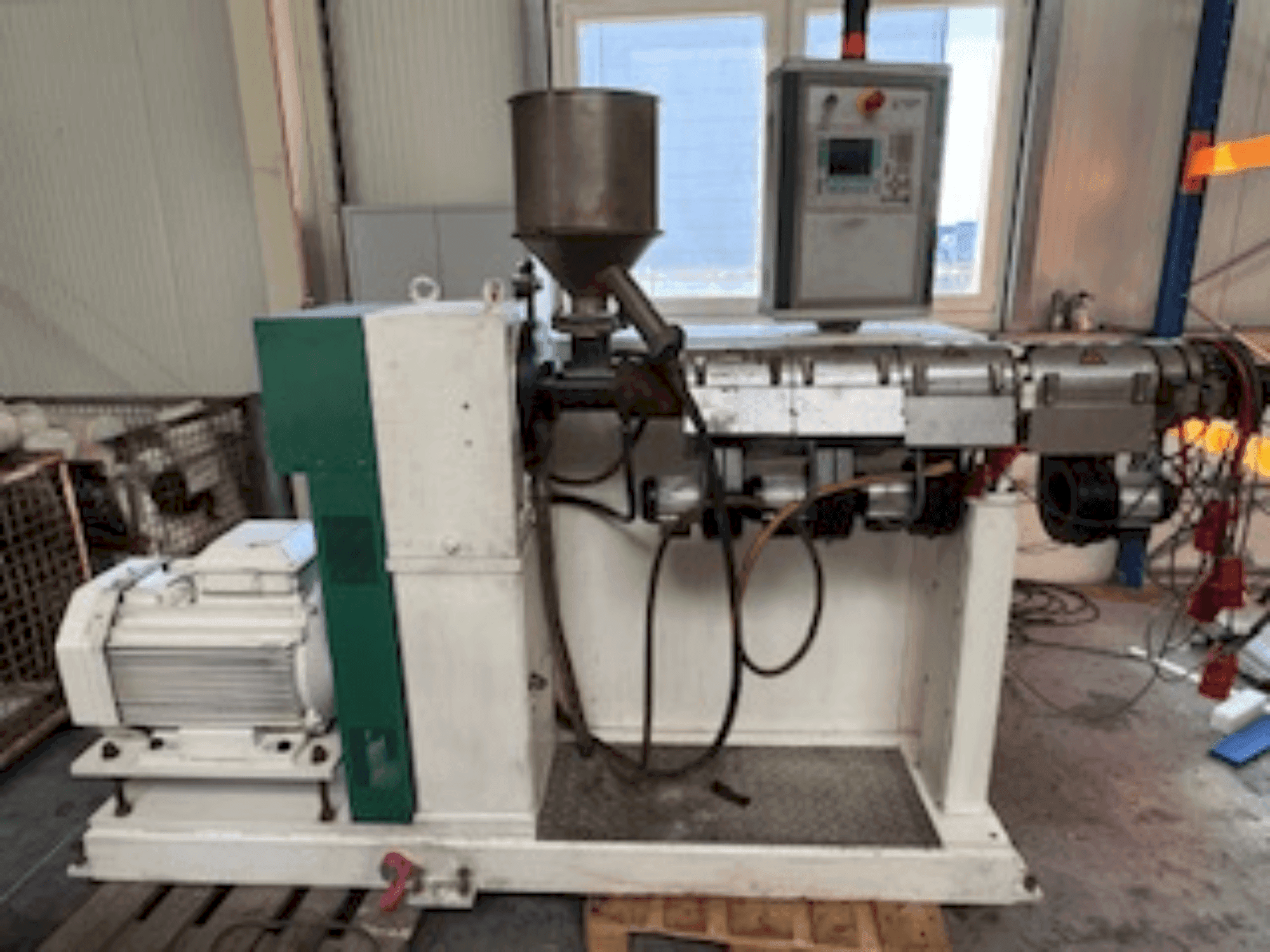 KUHNE KS45-24D Mašinos vaizdas iš priekio