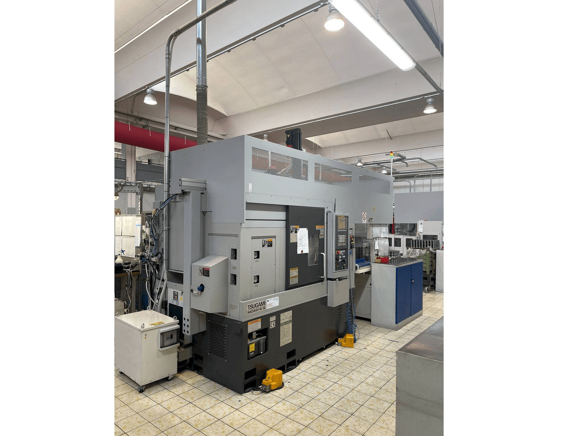 TSUGAMI M08SYE-II Mašinos vaizdas iš priekio