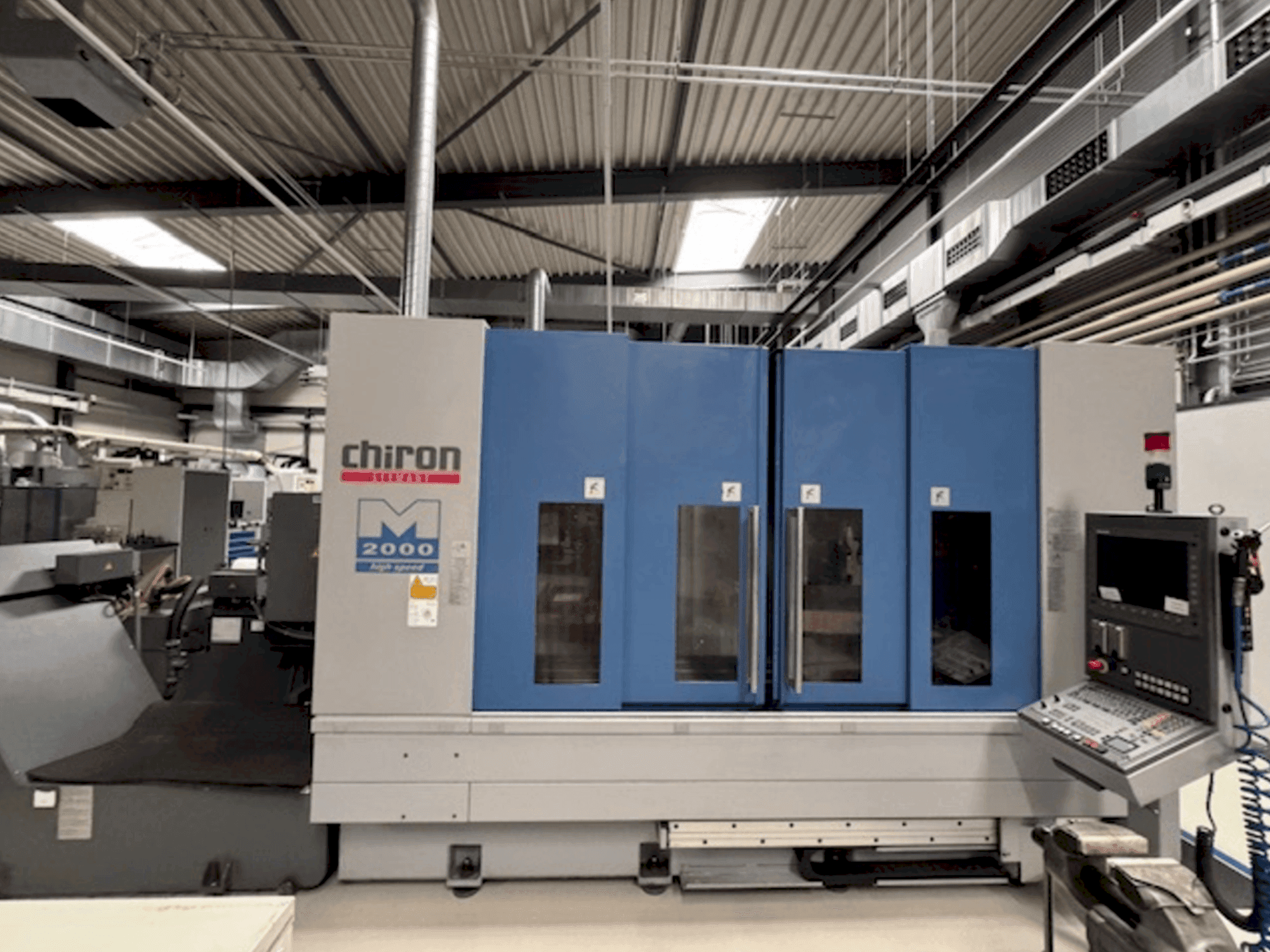 CHIRON Mill 2000 Mašinos vaizdas iš priekio
